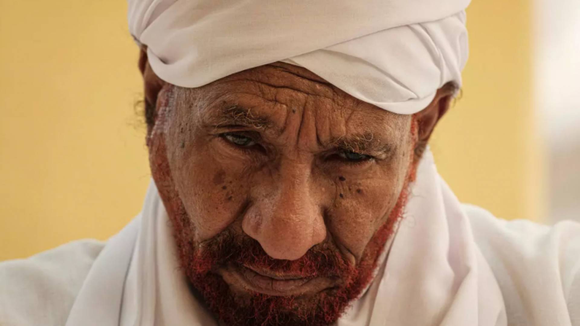 زعيم حزب الأمة السوداني ورئيس وزراء آخر حكومة منتخبة قبل الانقلاب الصادق المهدي