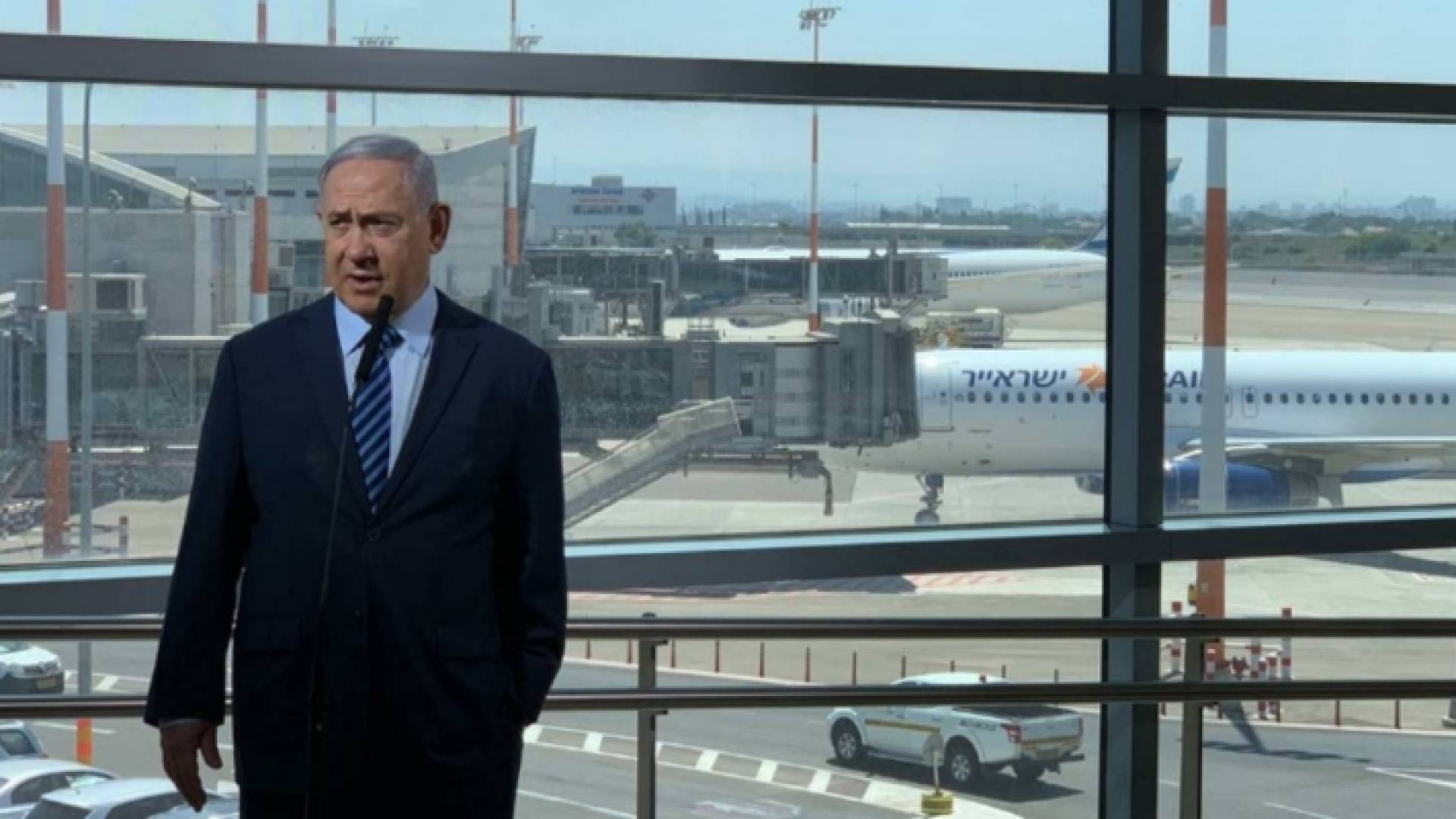نتنياهو حضر إلى المطار عند وصول الطائرة الإماراتية