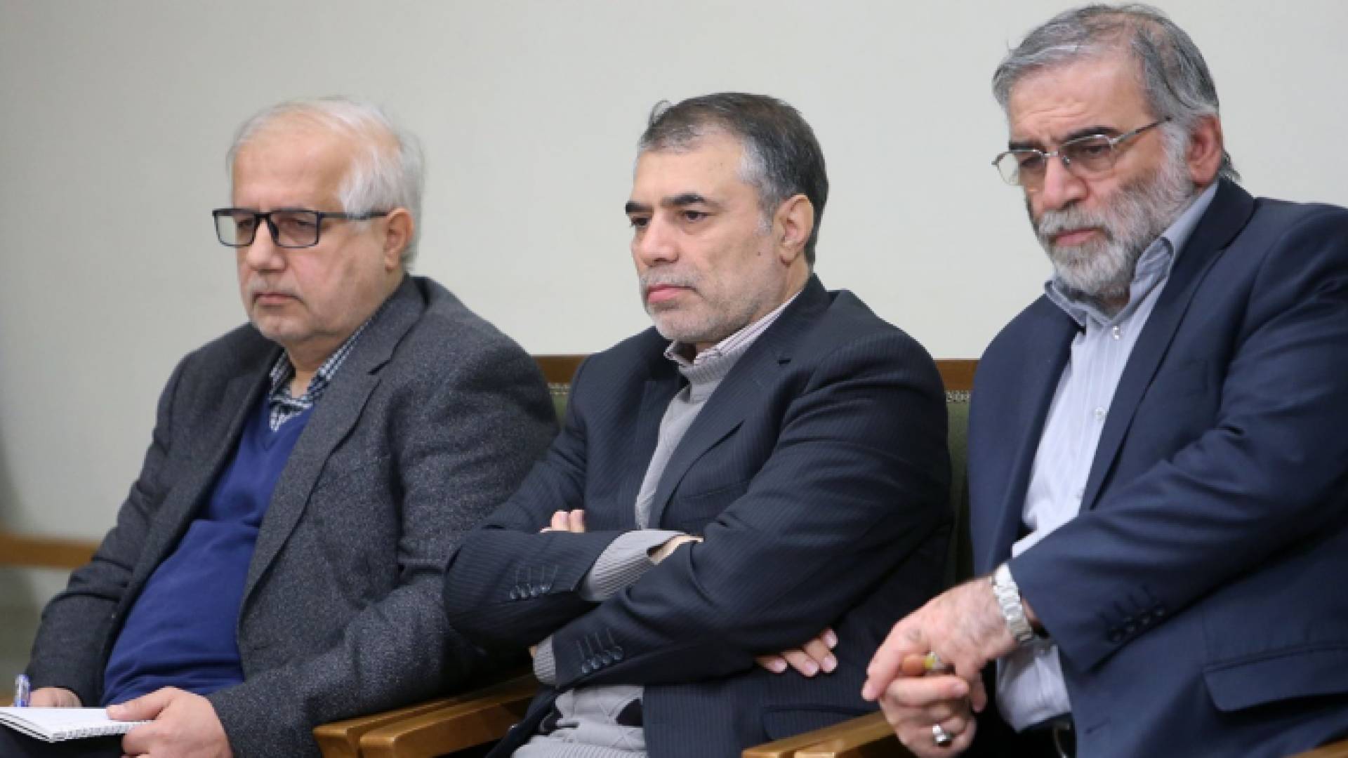 محسن فخري زاده من اليمين