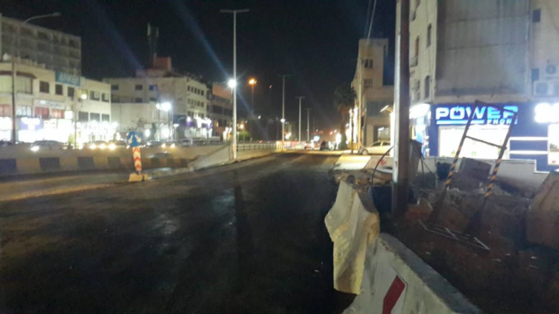 إعادة الحركة المرورية إلى طبيعتها في شارع عبدالله غوشه