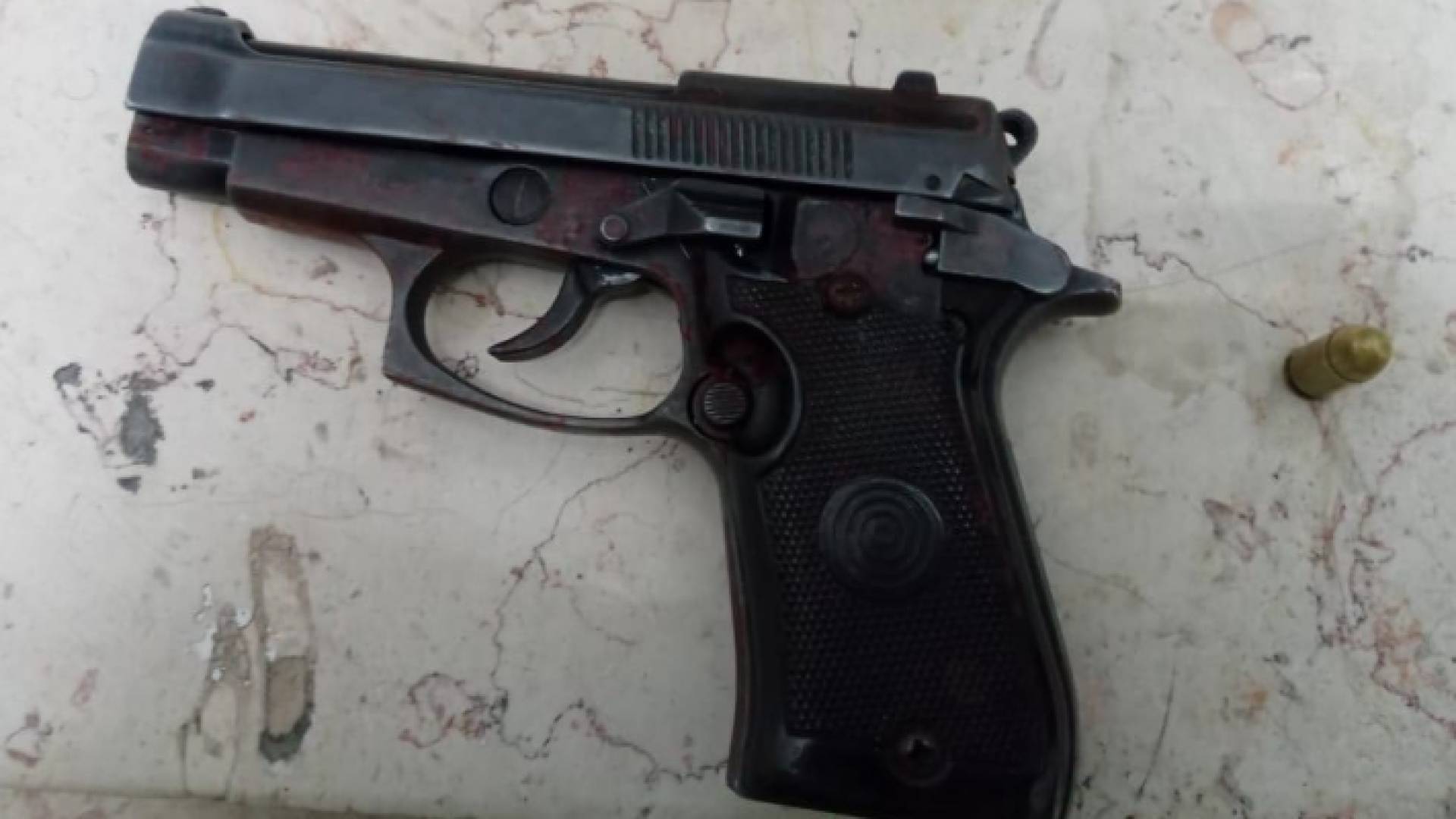 أحد الأسلحة المضبوطة