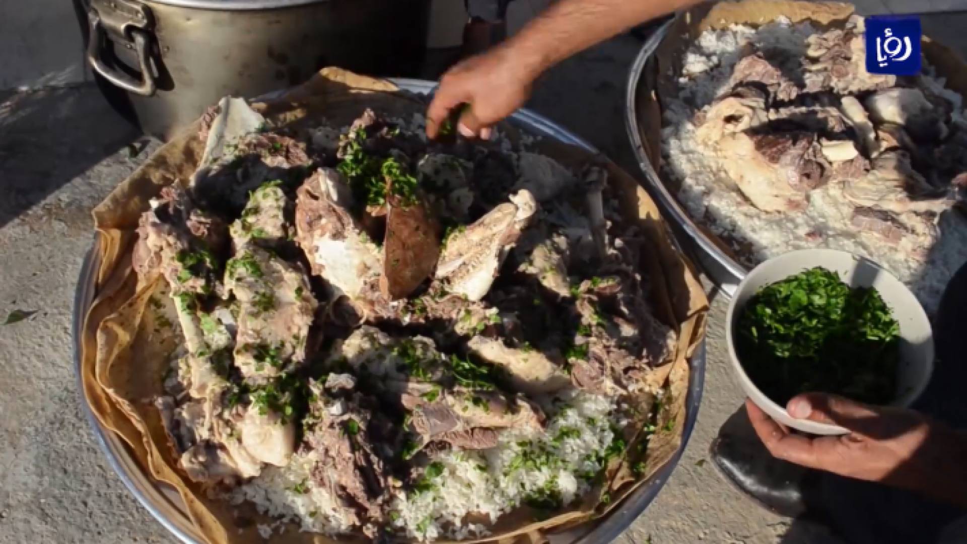 المنسف على الحطب