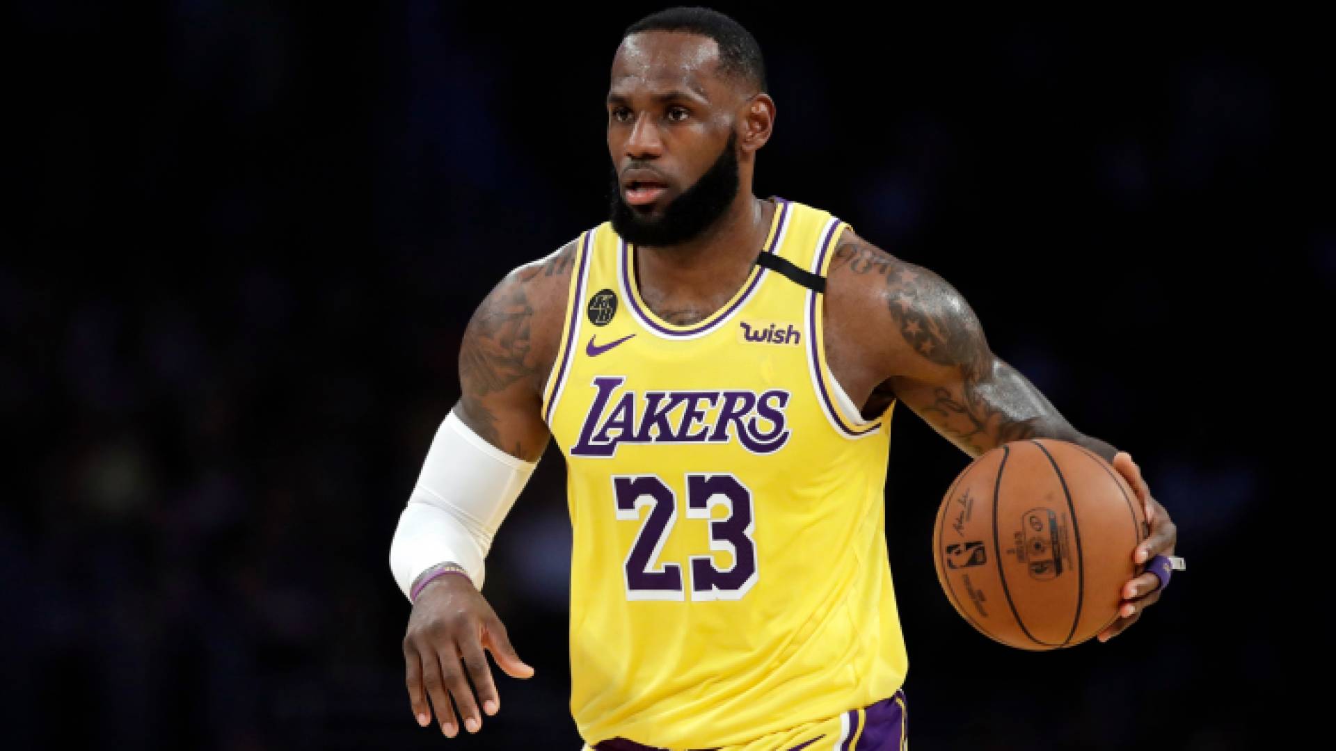 ليبرون جيمس