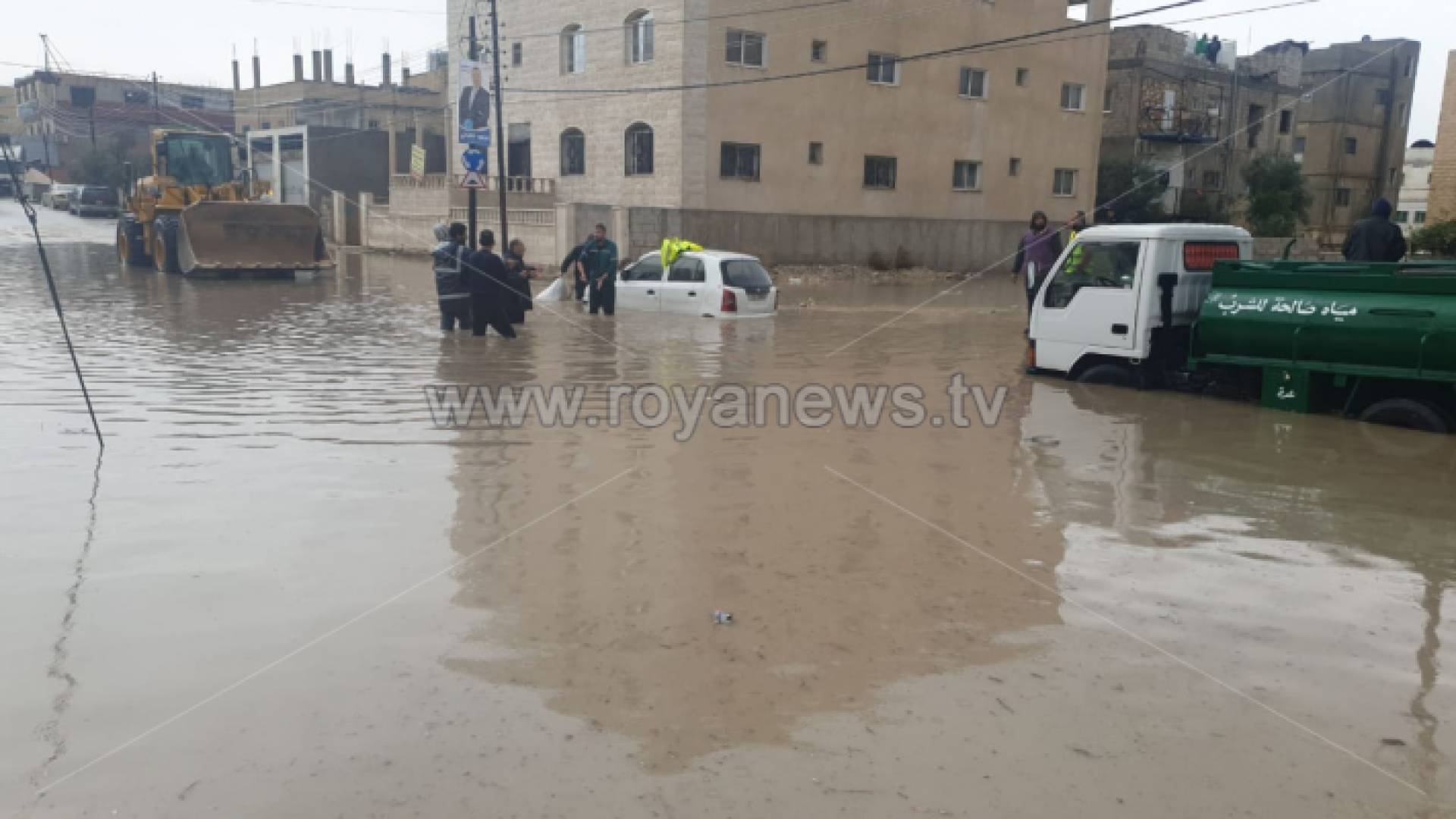 مياه الأمطار تتسبب بارتفاع منسوب المياه في الحي الشمالي باربد