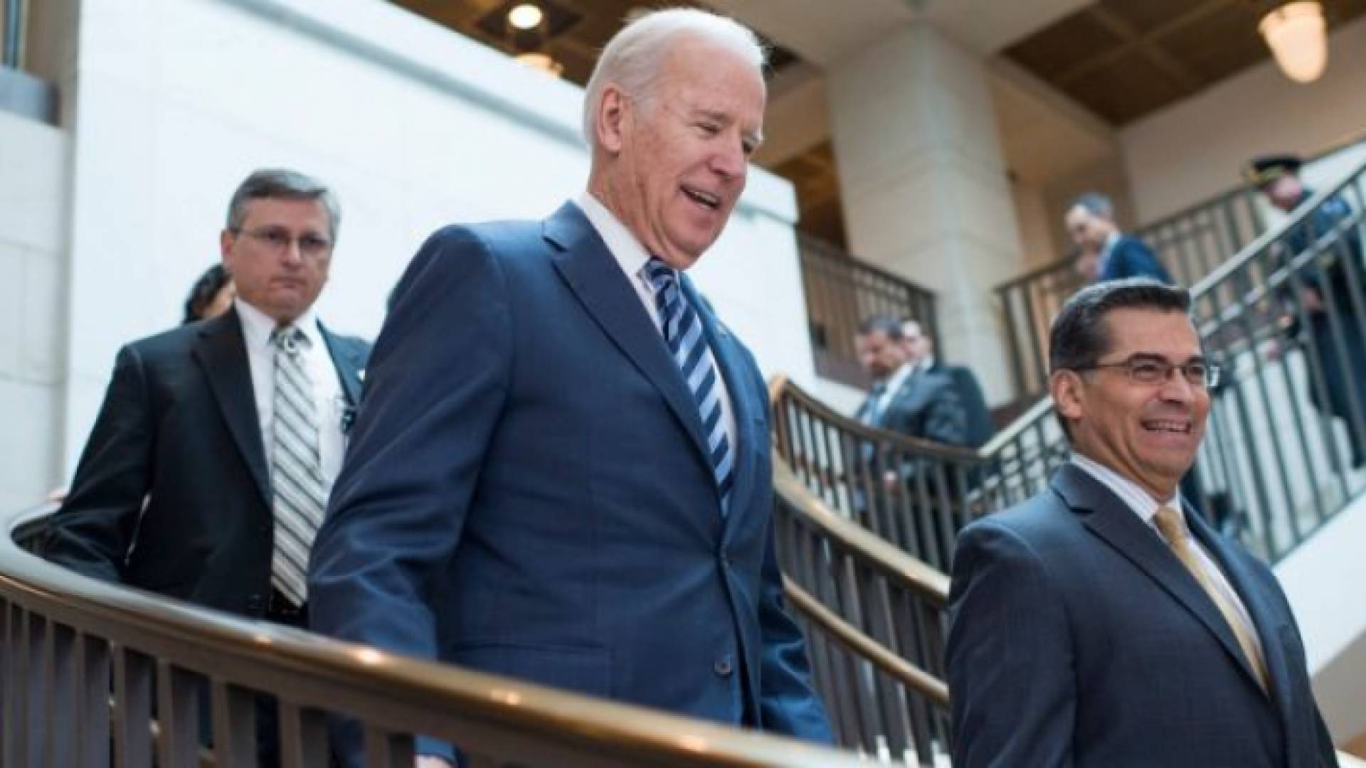 مدعي عام كاليفورنيا كزافييه بيسيرا وبايدن