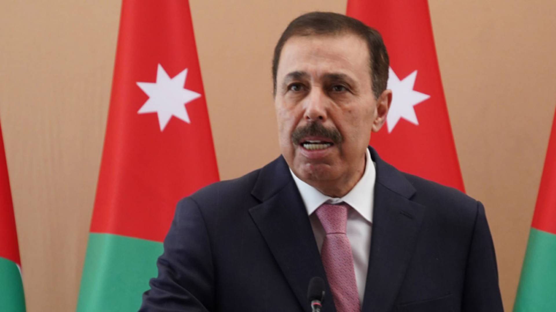 وزير التربية والتعليم تيسير النعيمي