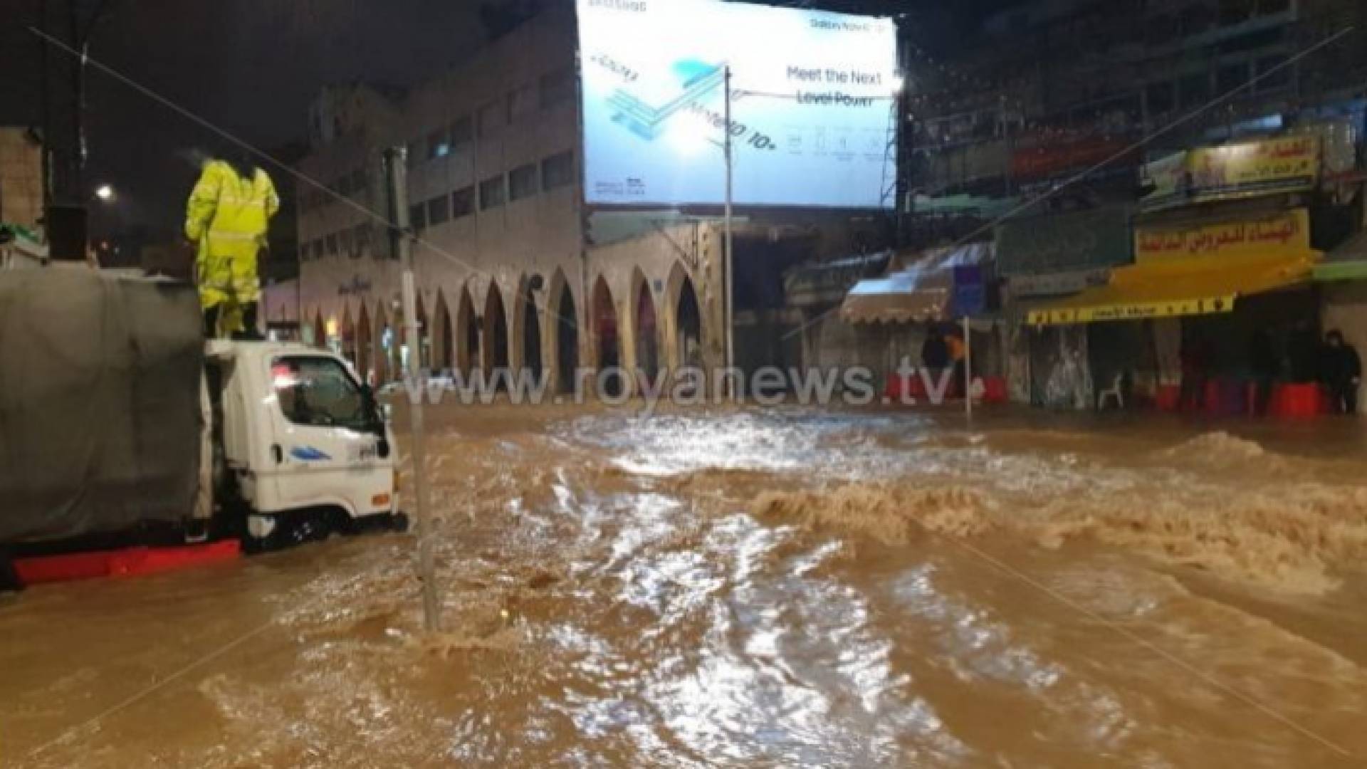 أمطار غزيرة مصحوبة بالبرد وتحذيرات من السيول ورياح تتجاوز سرعتها 50 كم