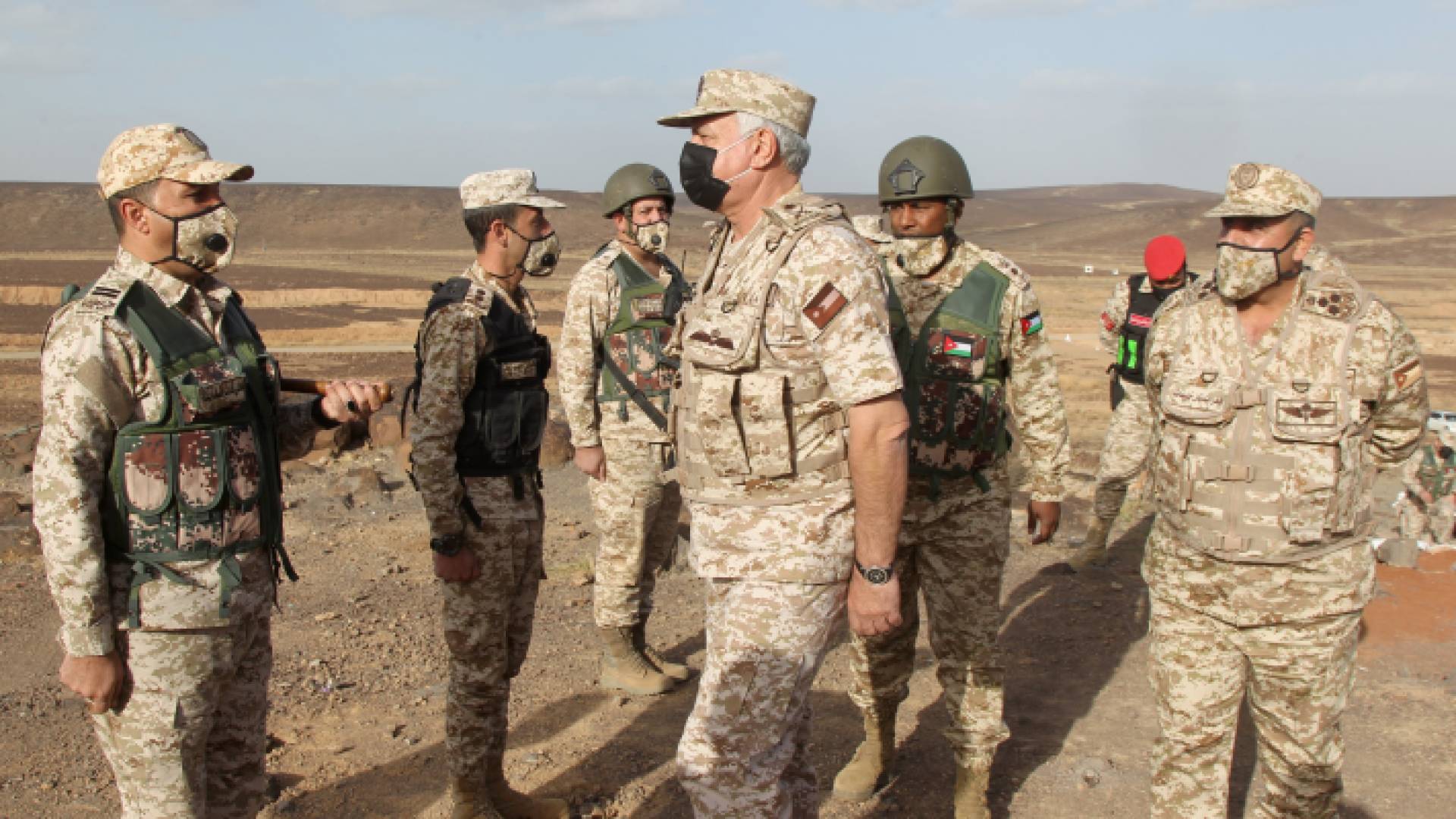 زيارة اللواء الركن الحنيطي إلى كتيبة الحرس الملكي الآلية السادسة