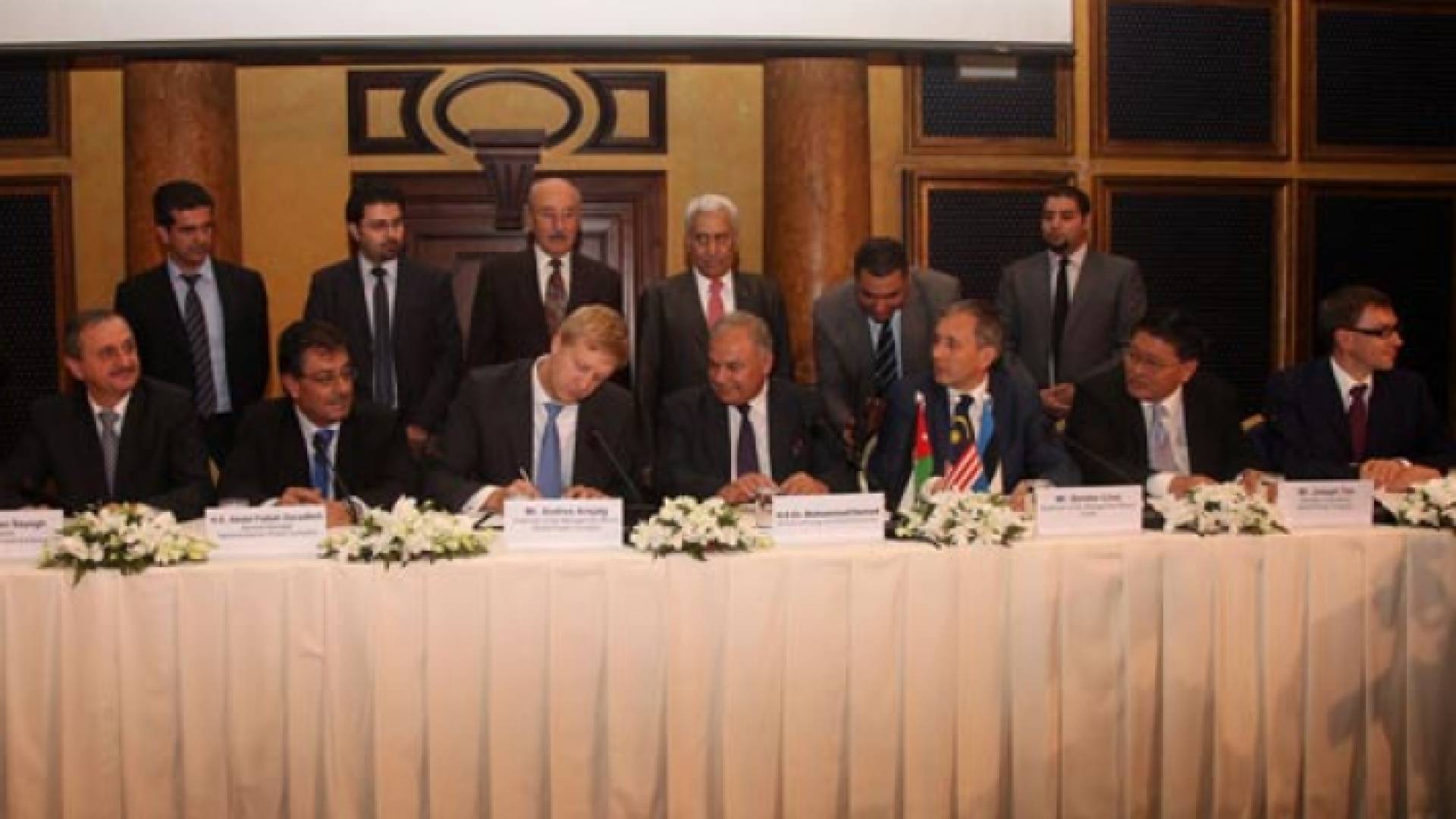 يوم حضور النسور توقيع الاتفاقية