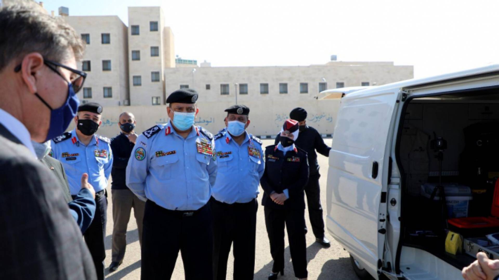 الأمن العام يتسلم معدات ألمانية حديثة للشرطة النسائية