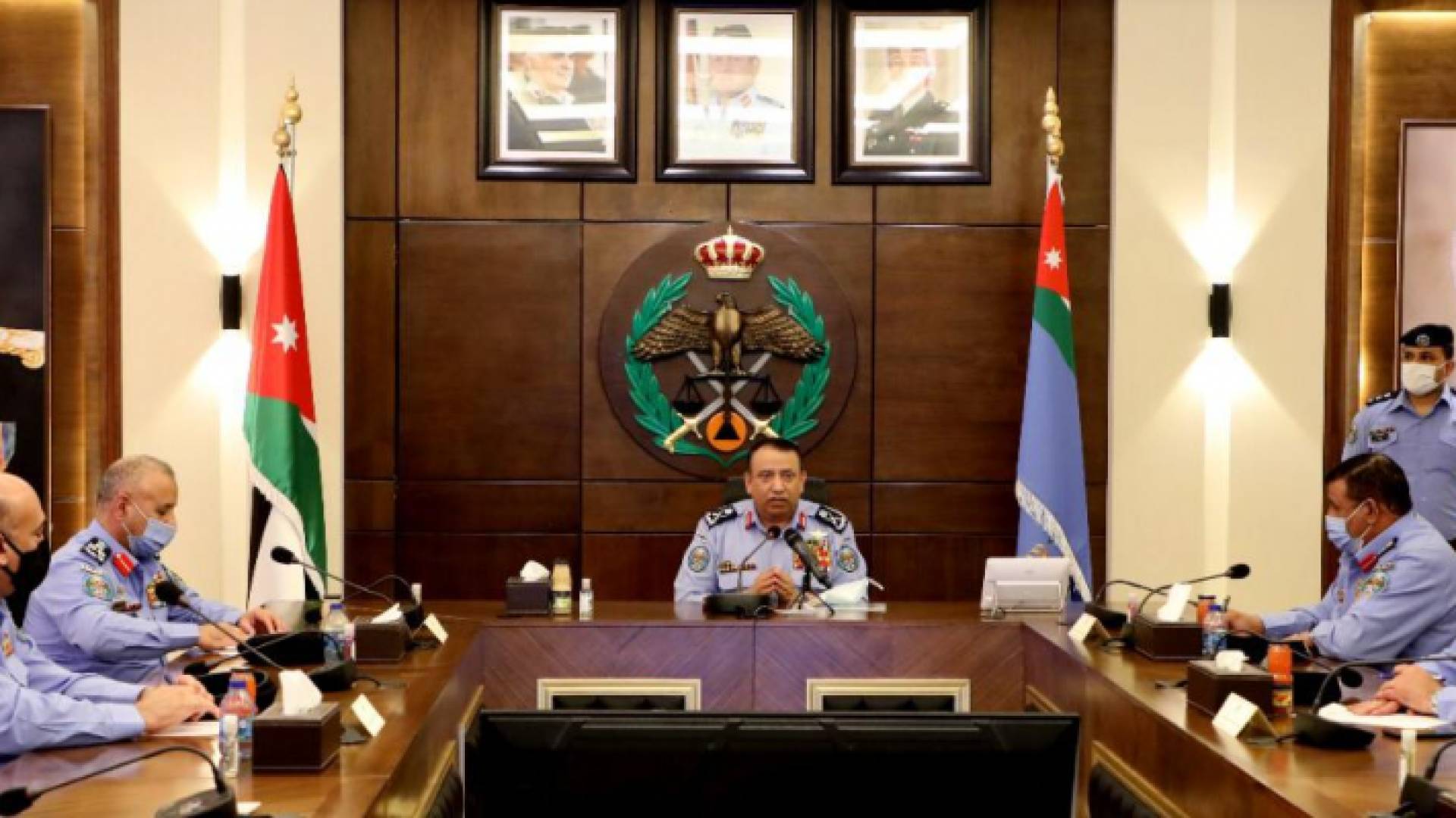 خلال الاجتماع