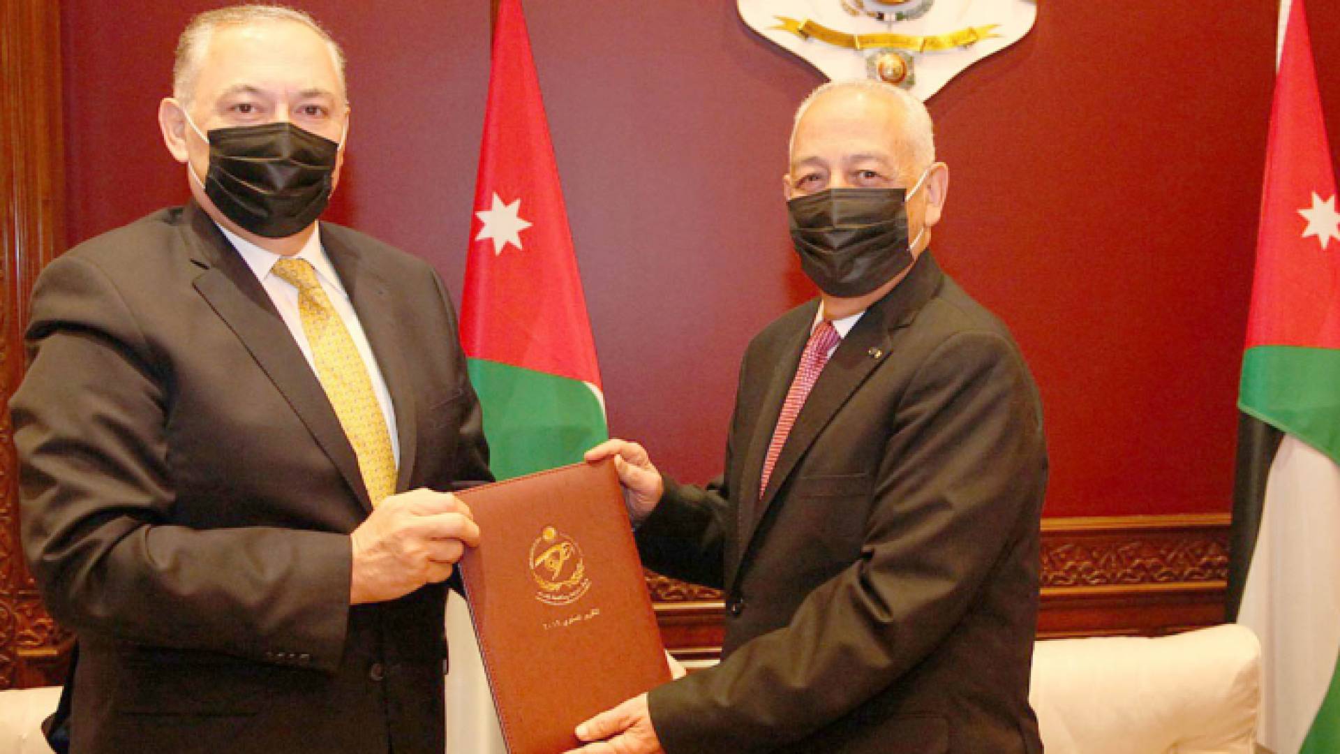 خلال تسلم رئيس الديوان الملكي التقرير