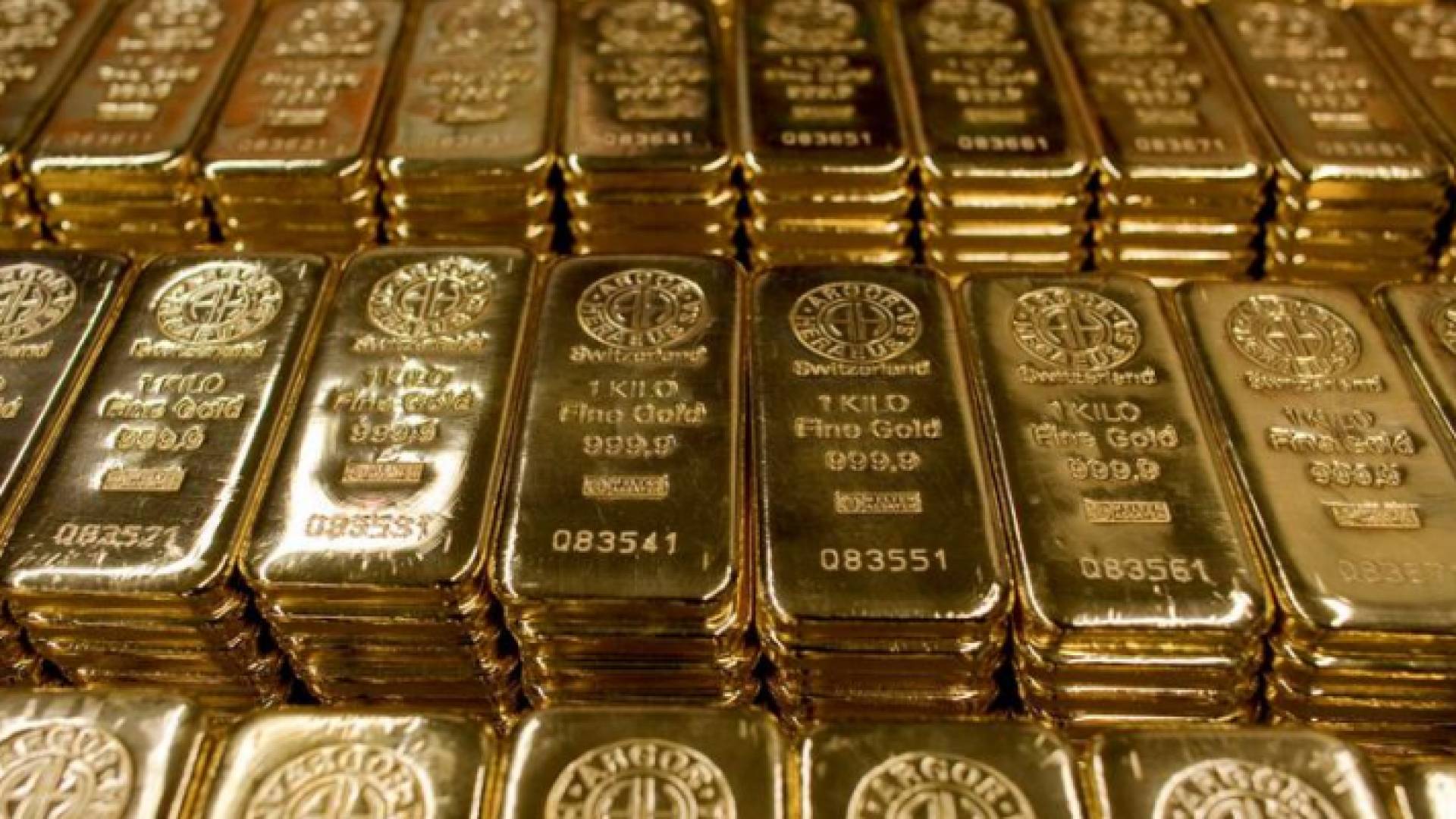 الذهب يصعد بدعم من تراجع الدولار وآمال التحفيز