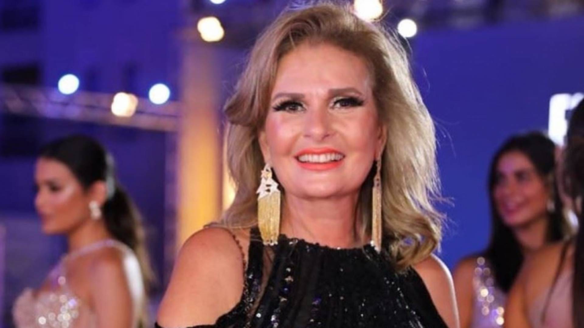 الفنانة يسرا