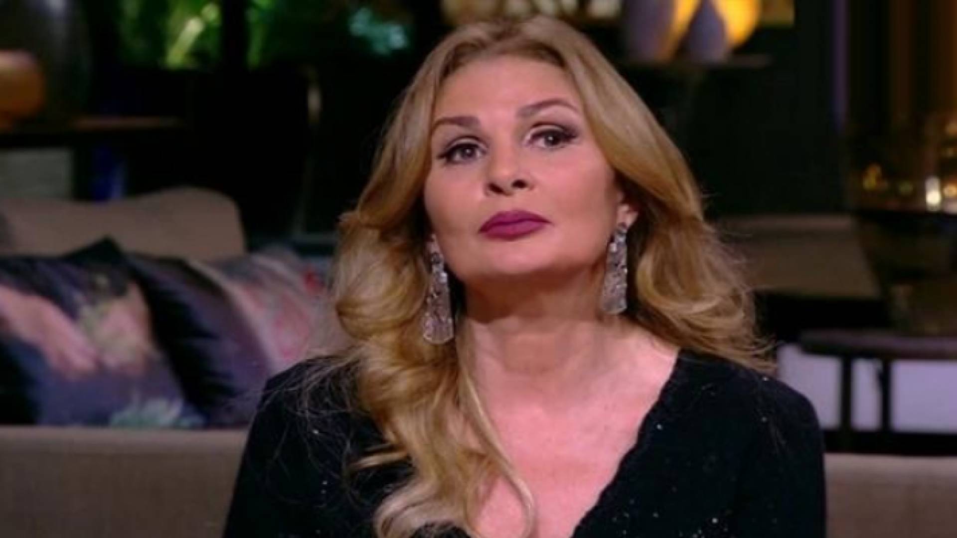 الفنانة يسرا