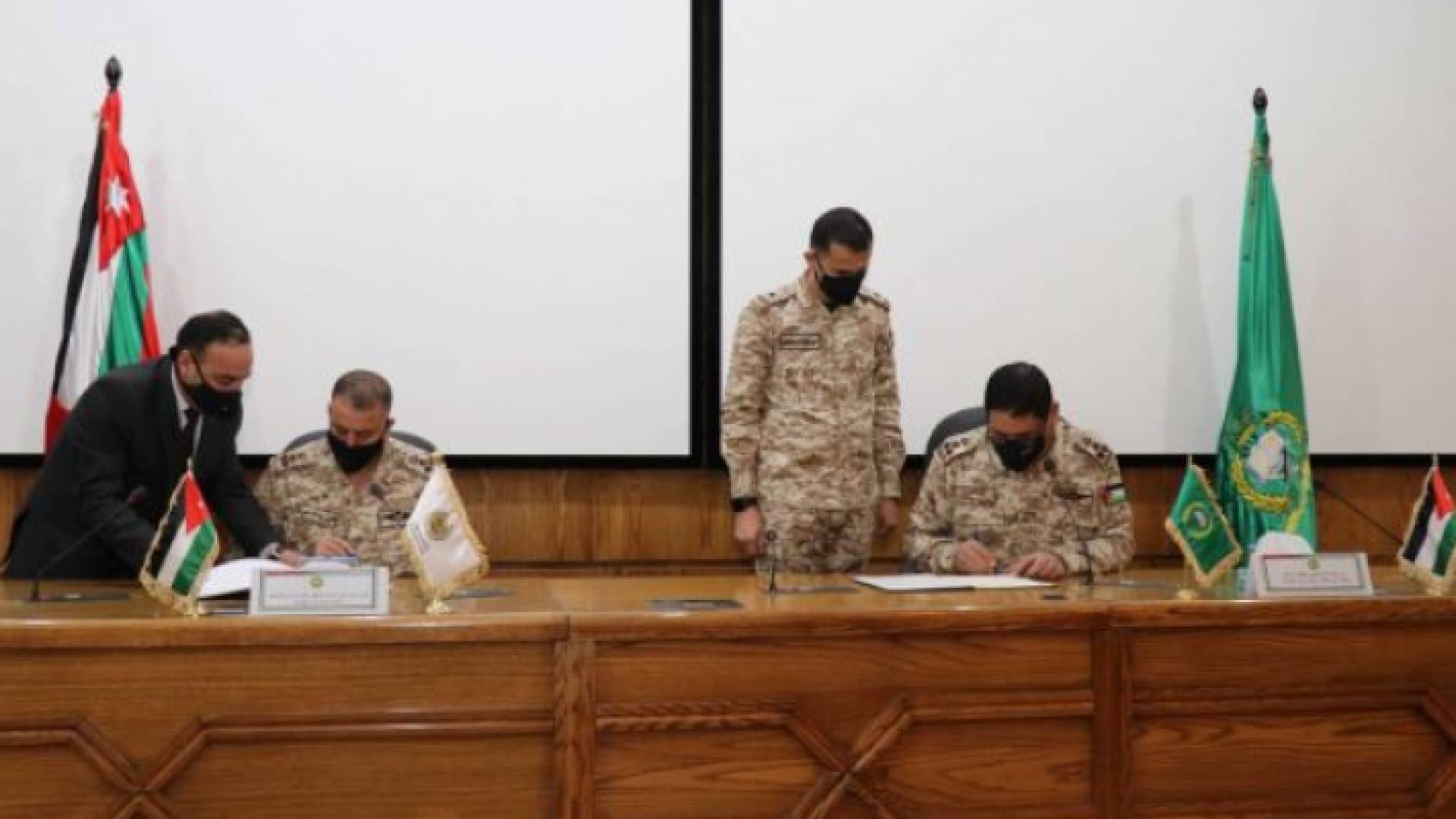 مذكرة تفاهم بين إدارة الأزمات وكلية الدفاع الوطني الملكية الأردنية