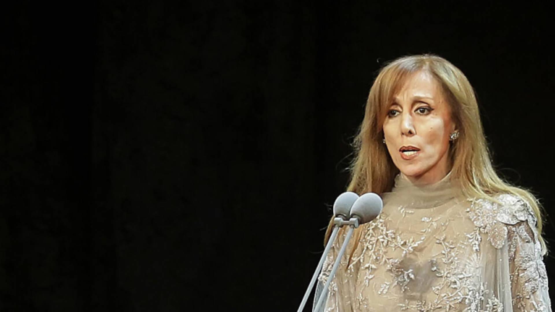 الفنانة الكبيرة فيروز