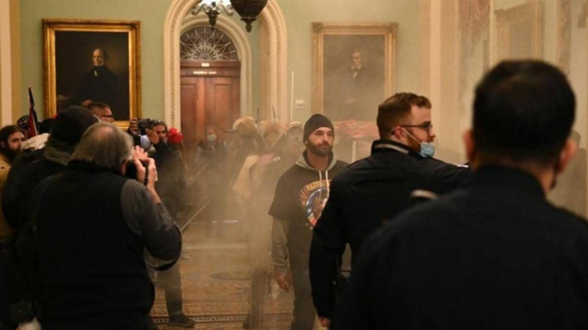 عمدة واشنطن تعلن حظر التجول