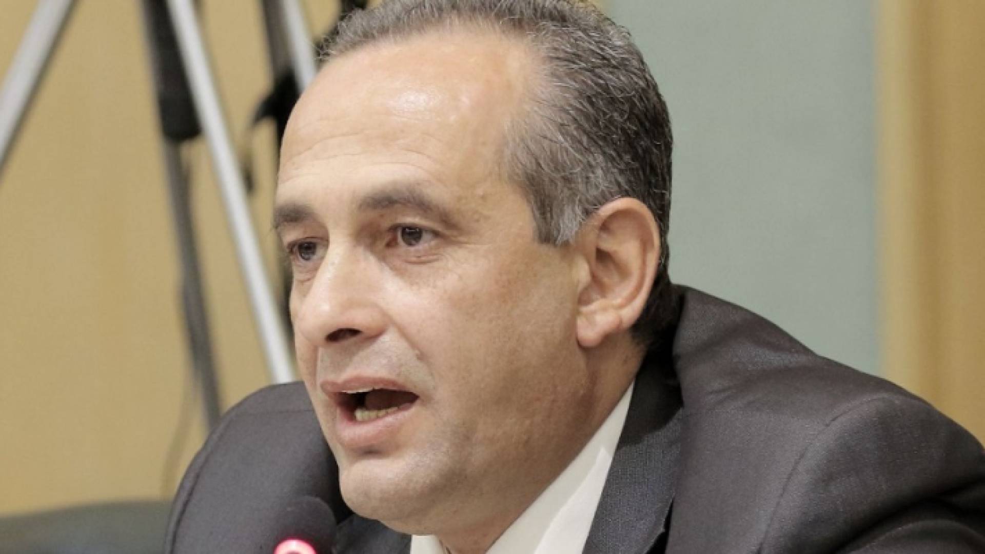 النائب وائل رزوق