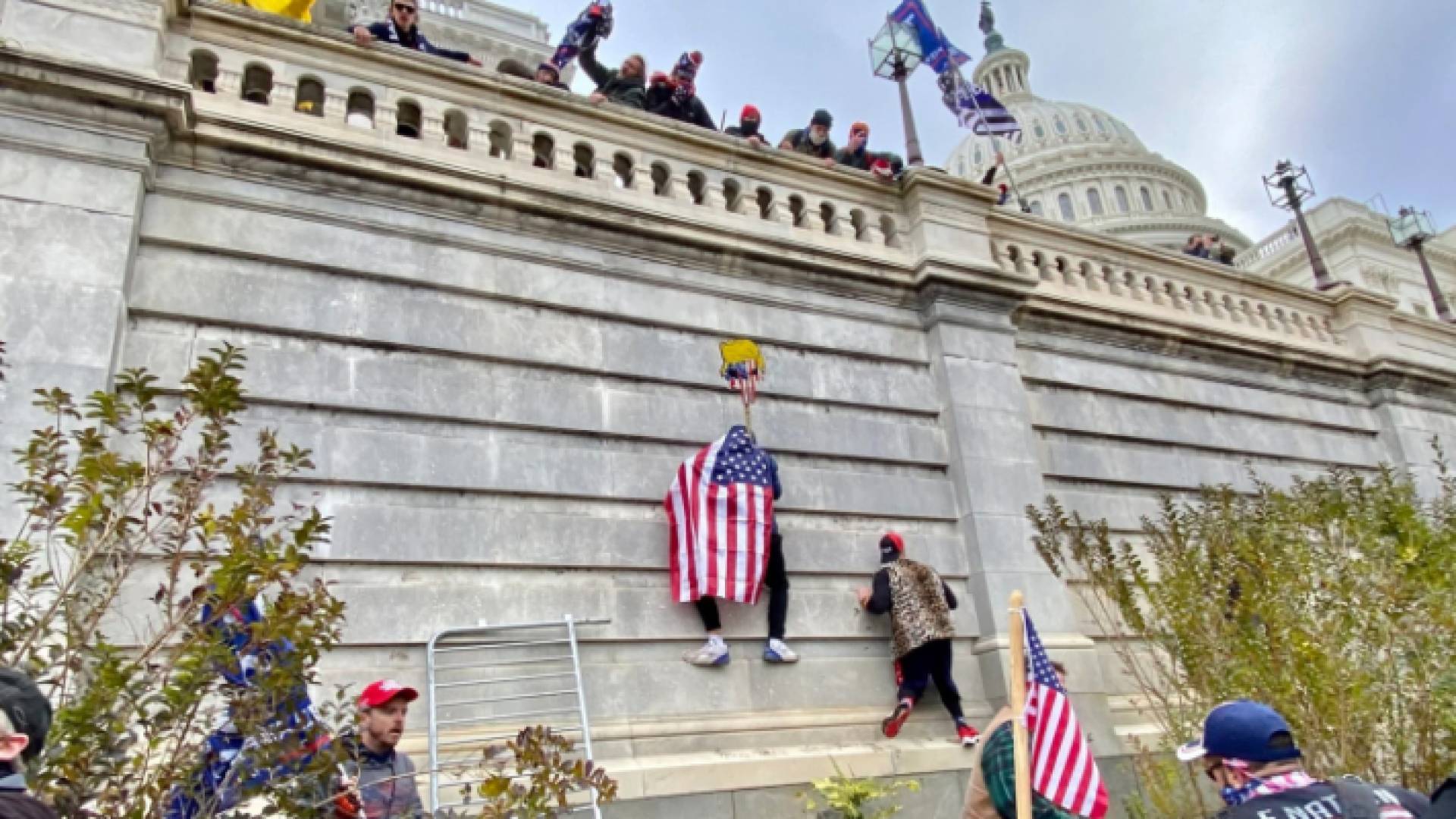 اقتحام الأمريكيين مبنى الكونغرس