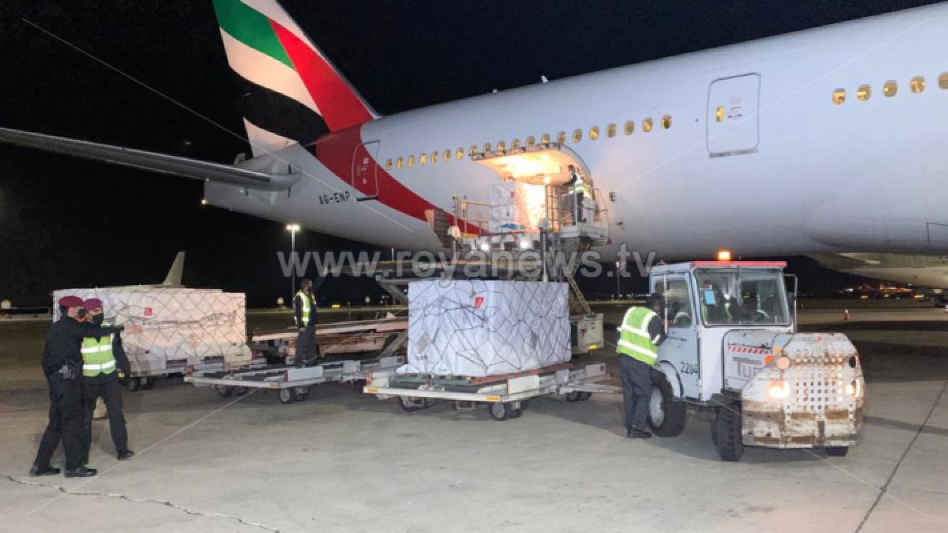 وصول أولى دفعات لقاح كورونا إلى الأردن