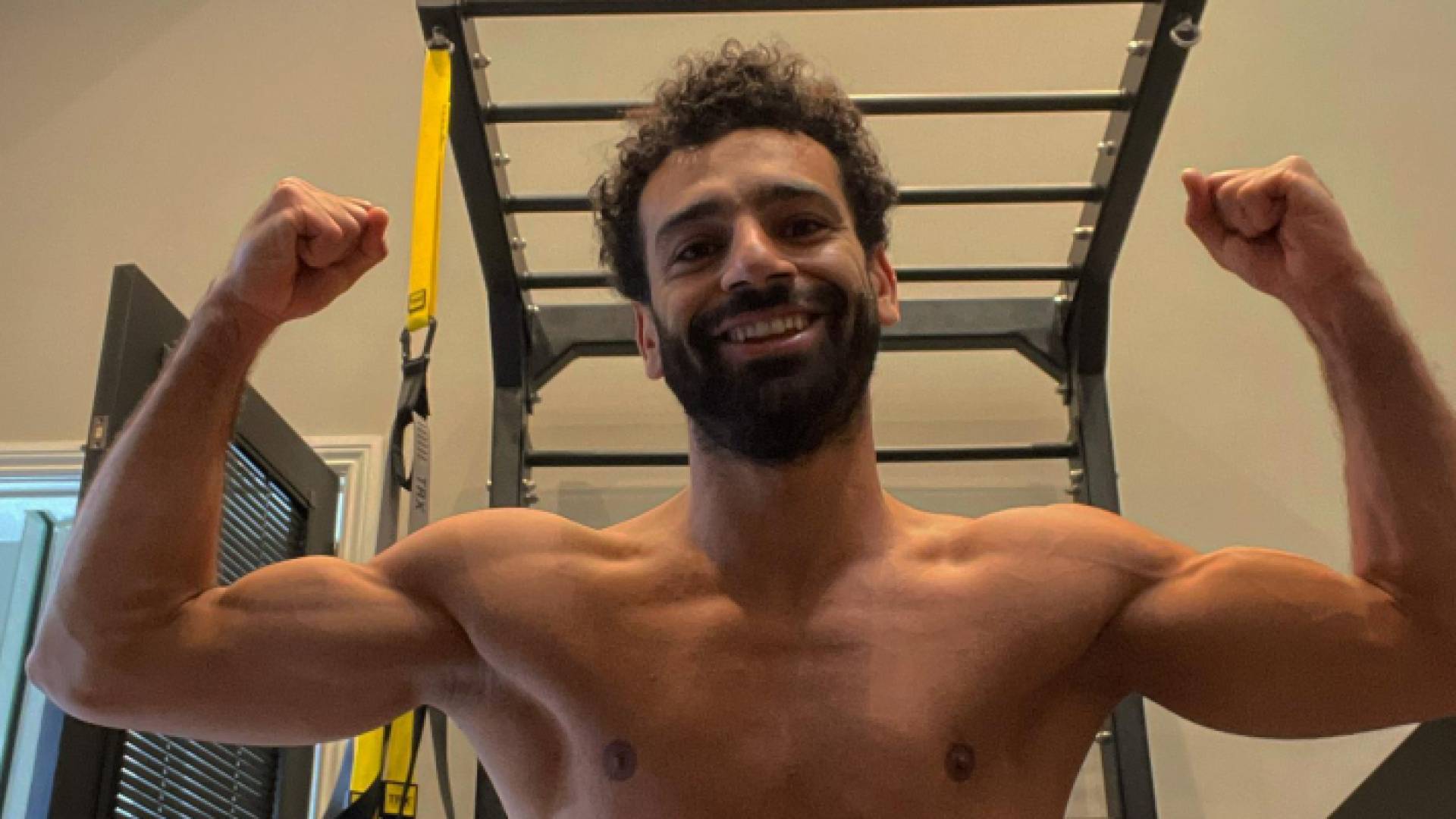 صلاح يستعرض عضلاته على تويتر