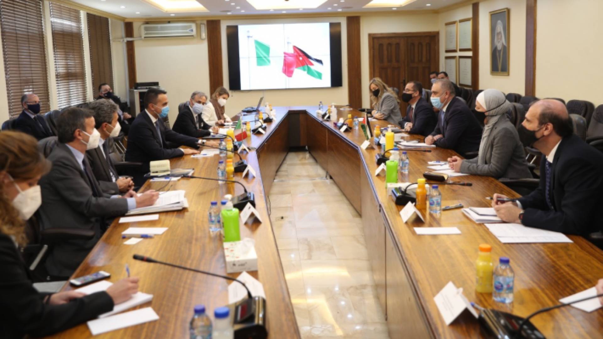 وزير التخطيط يبحث برنامج المساعدات الإيطالي الجديد