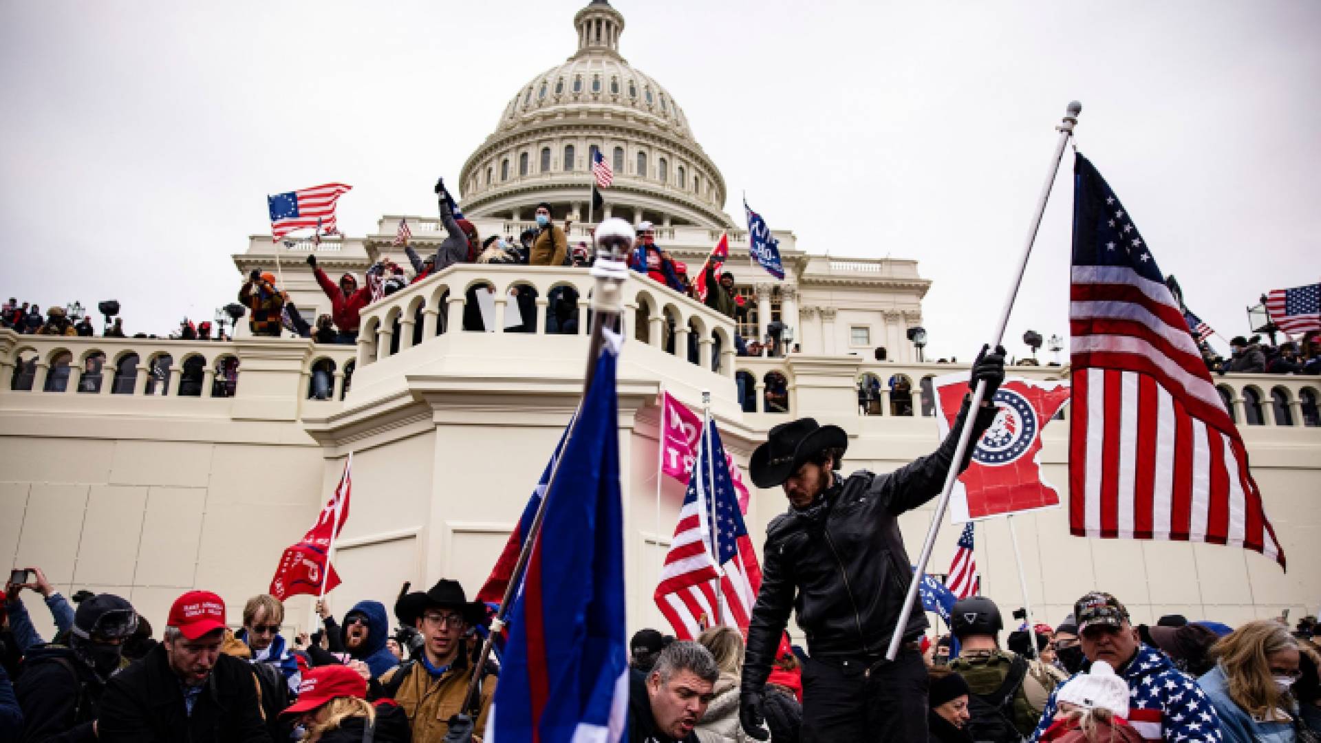 خلال اقتحام مبنى الكونغرس