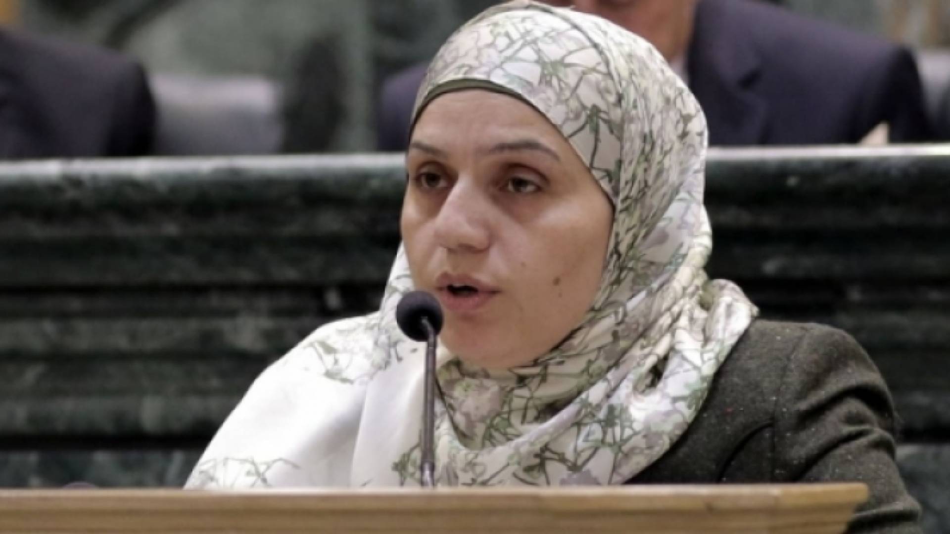 النائب صفاء المومني