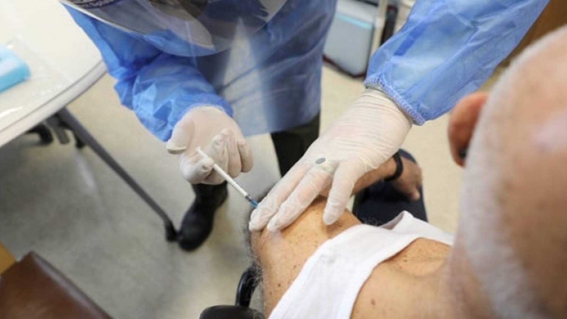 الصحة توضح الفئات التي تحتاج لاستشارة طبية قبل تلقي لقاح كورونا