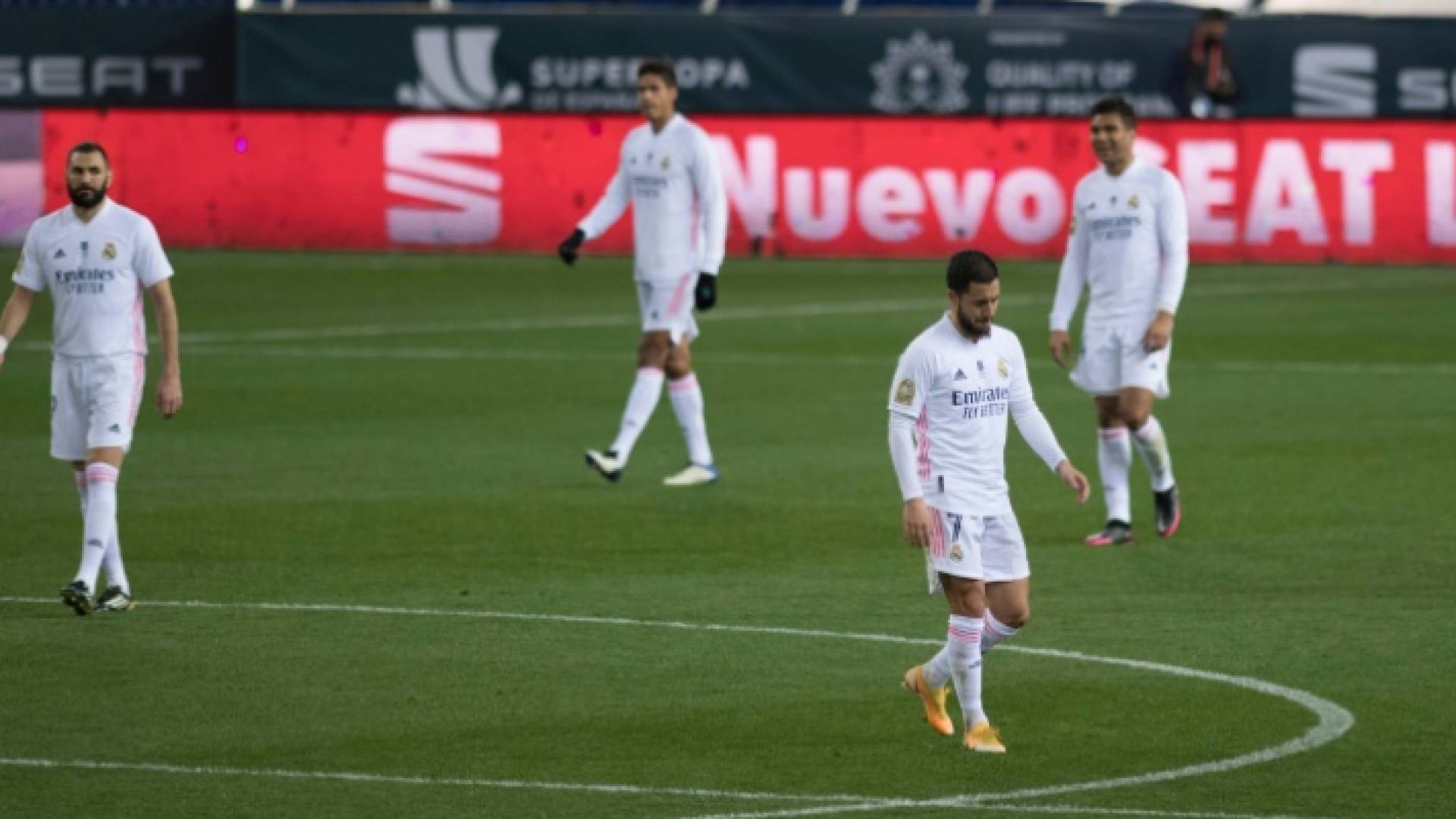 خيبة الامل على وجوه لاعبي ريال مدريد بعد الخسارة امام اتلتيك بلباو