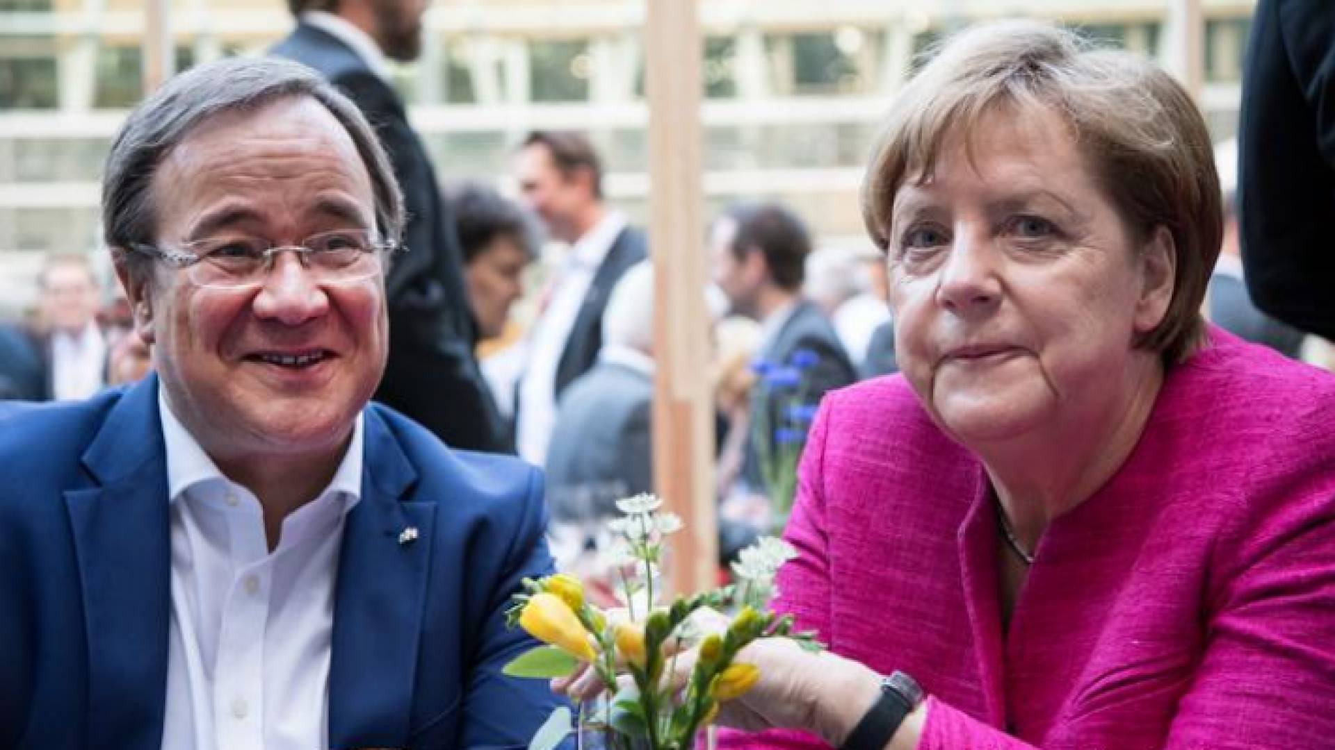 لاشيت وميركل