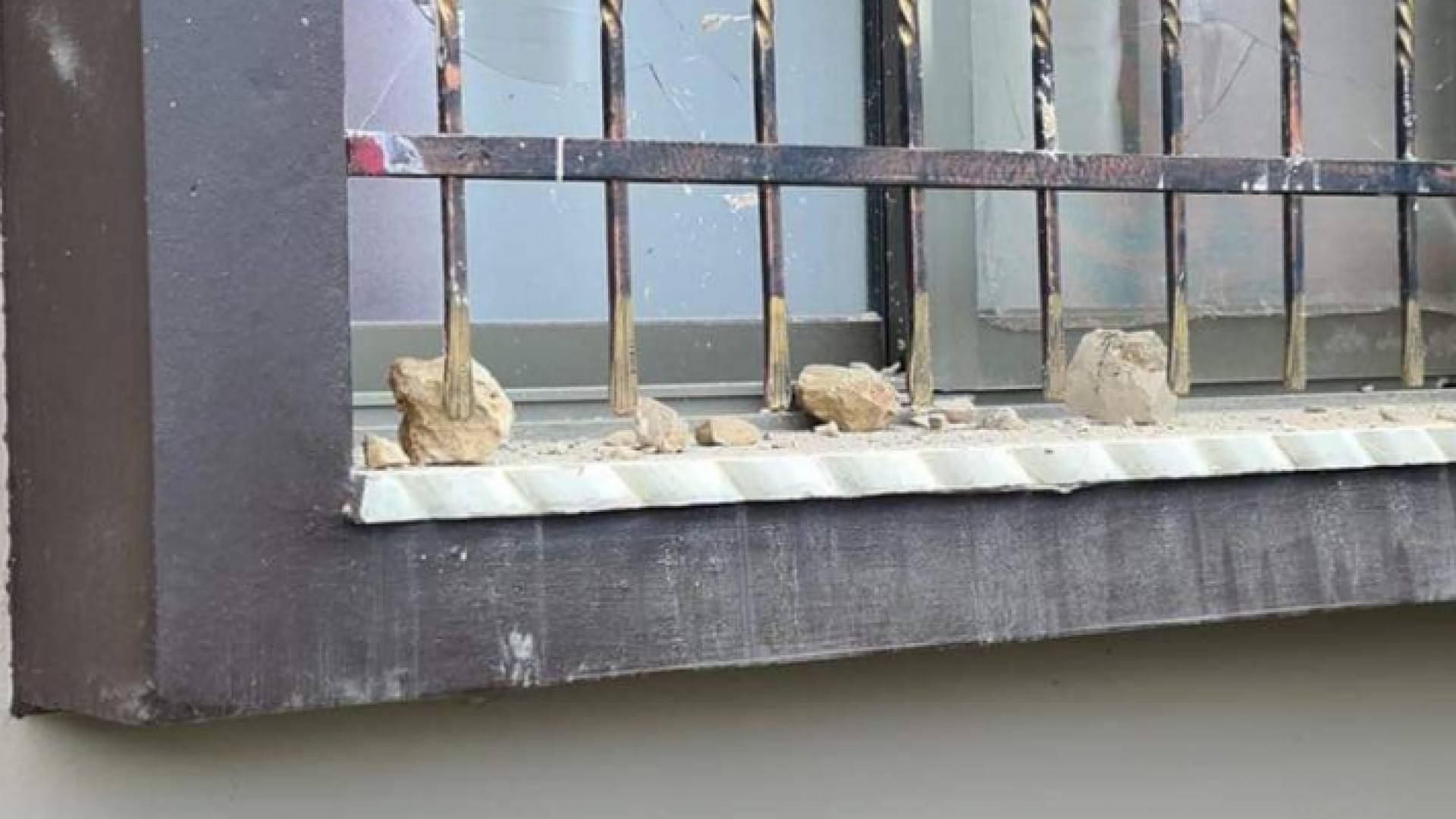 من أثار الاعتداء على منازل الفلسطينيين