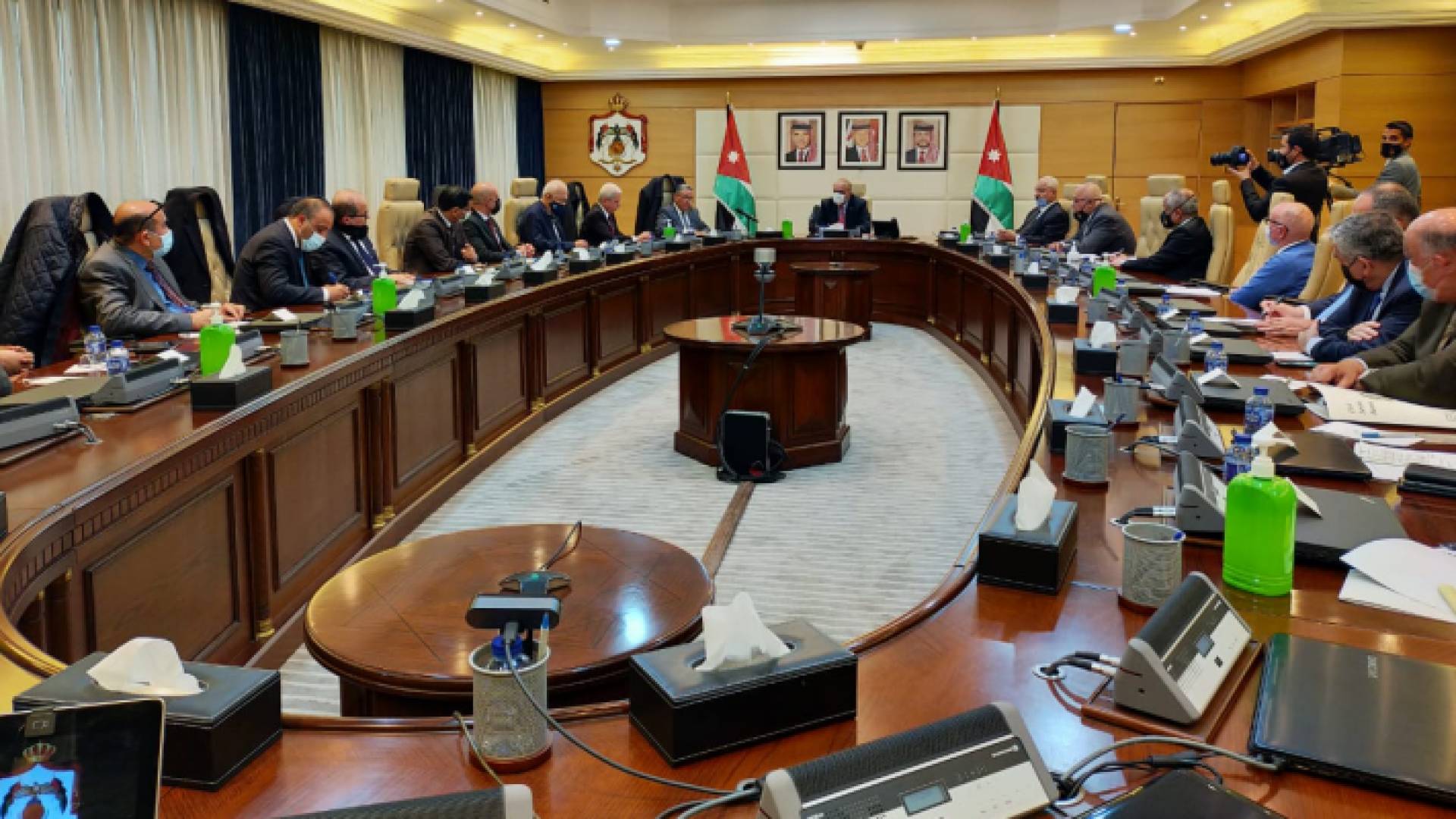 الخصاونة يلتقي مجلس نقباء النقابات المهنية في دار رئاسة الوزراء