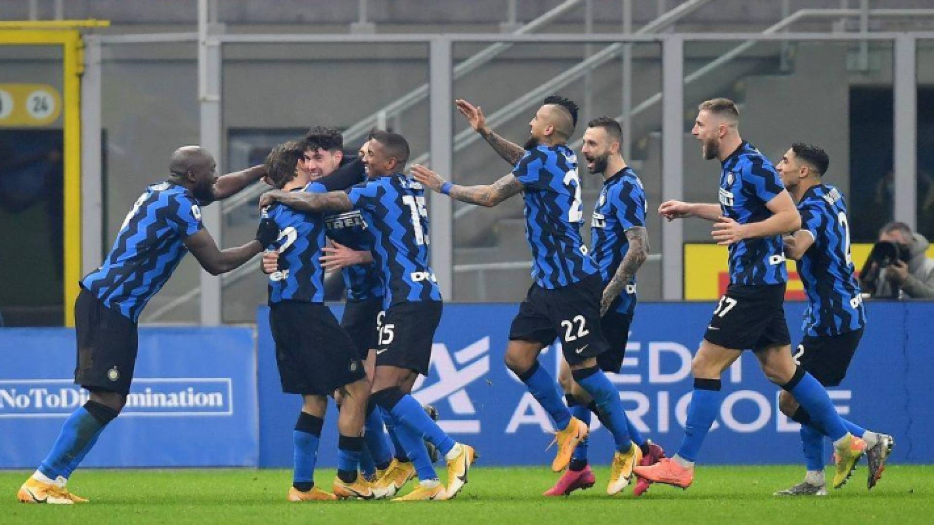 إنتر يحسم ديربي إيطاليا ويهزم يوفنتوس بثنائية