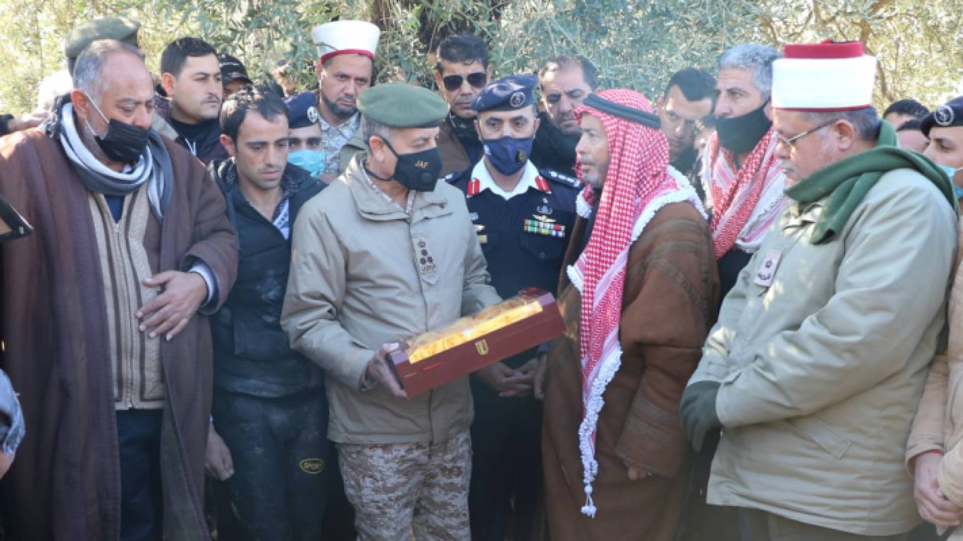 من التشييع
