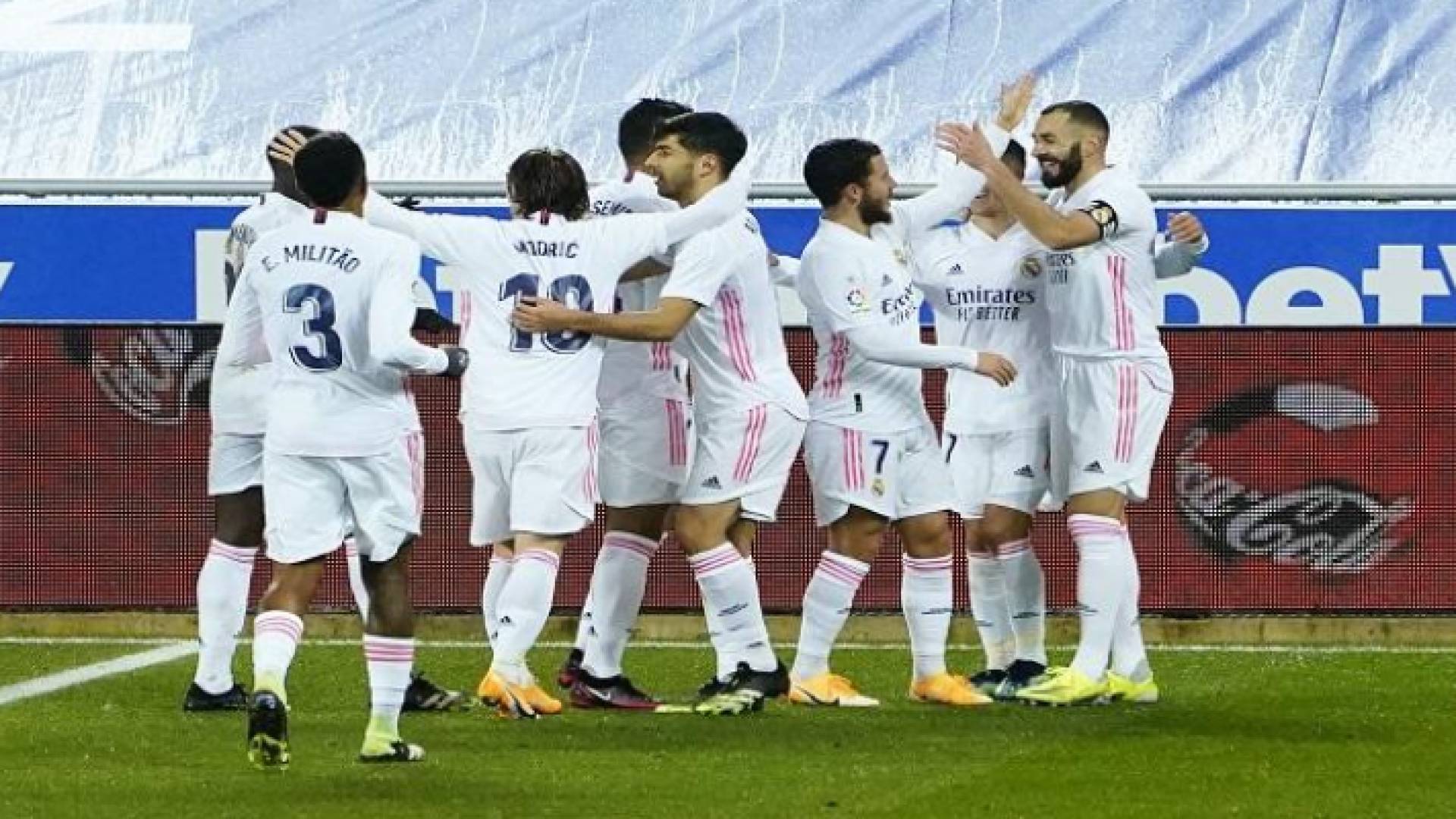 ريال مدريد ينتفض بالأربعة أمام ألافيس
