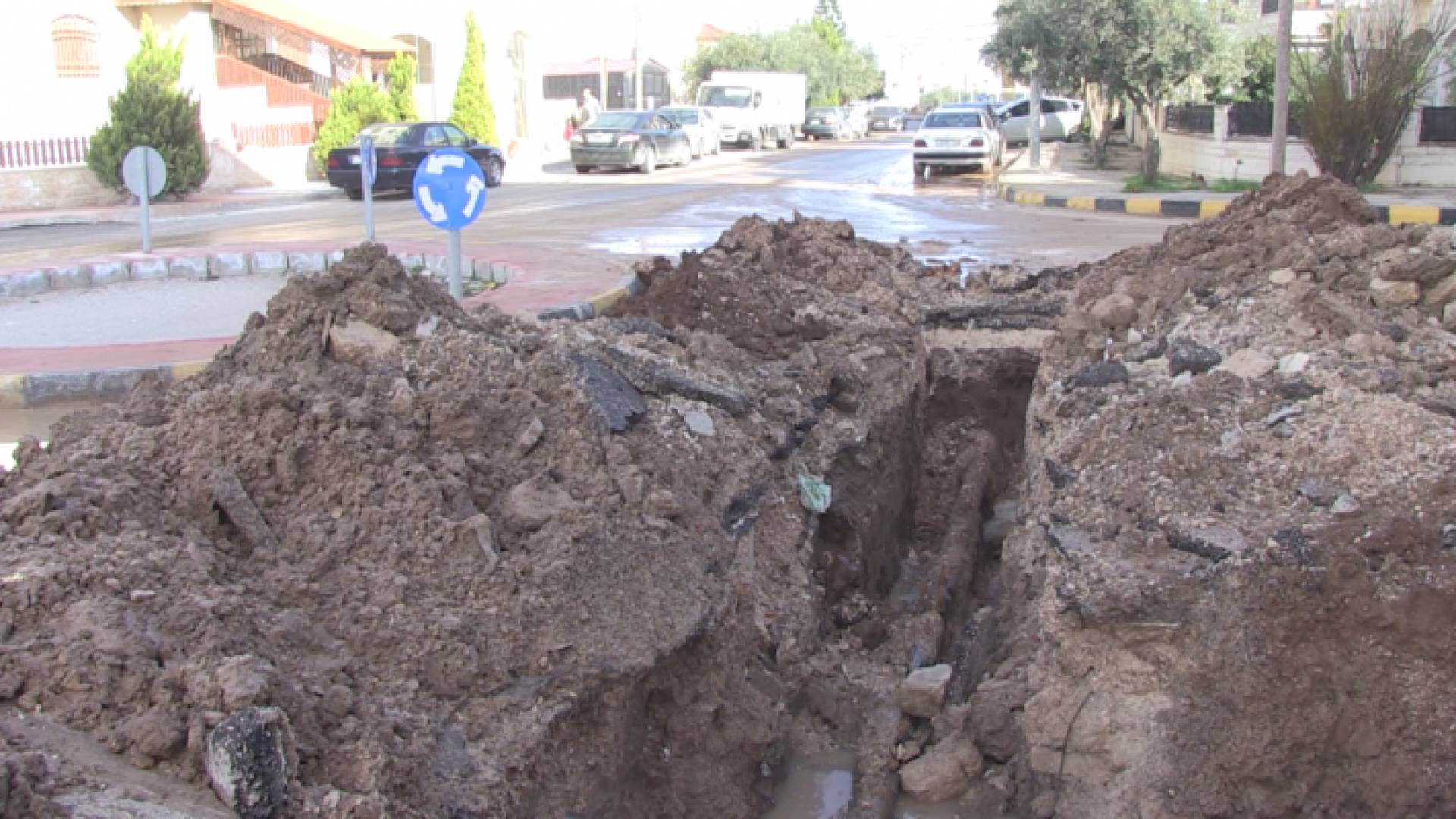 من الحفريات في أحد طرق مدينة إربد