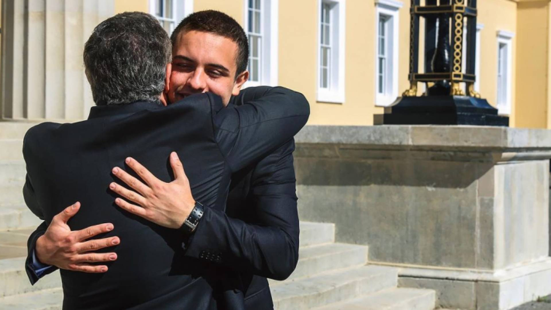 صورة تجمع جلالة الملك وسمو ولي العهد