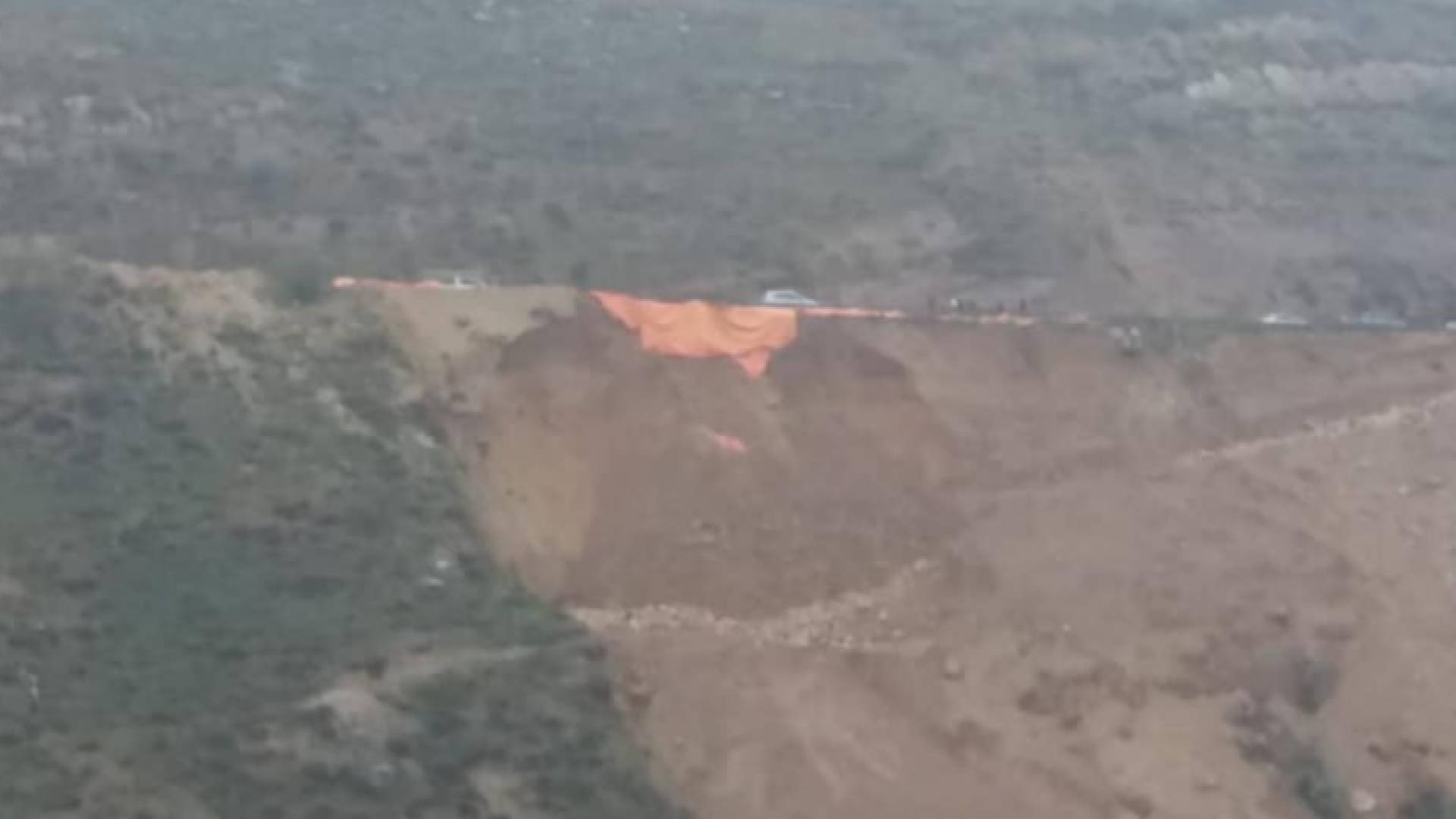 إغلاق طريق جرش - عمان بعد انهيار جزء من الشارع