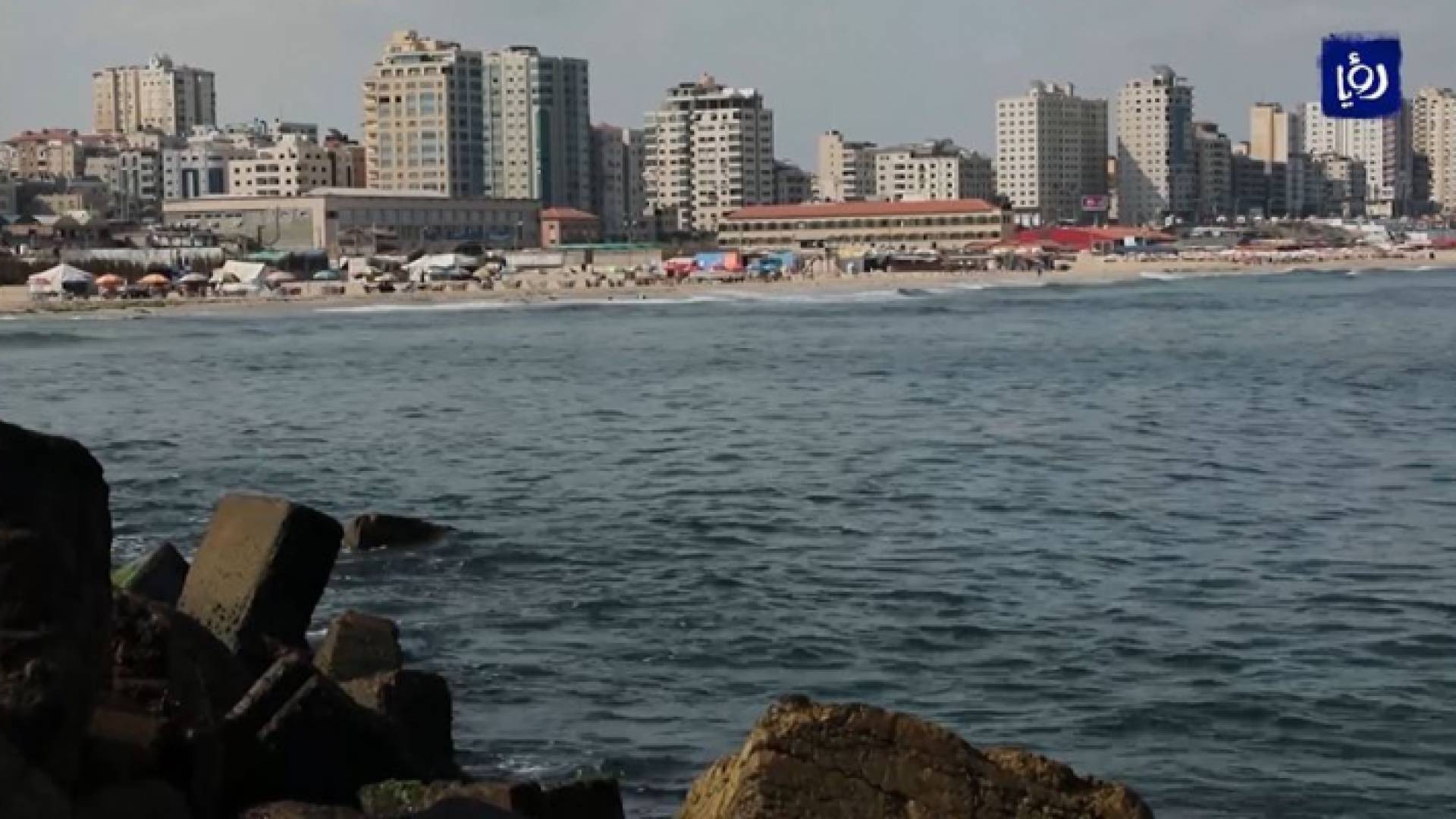 رغم أنف الاحتلال.. المصور الغواص يكتشف أعماق بحر غزة