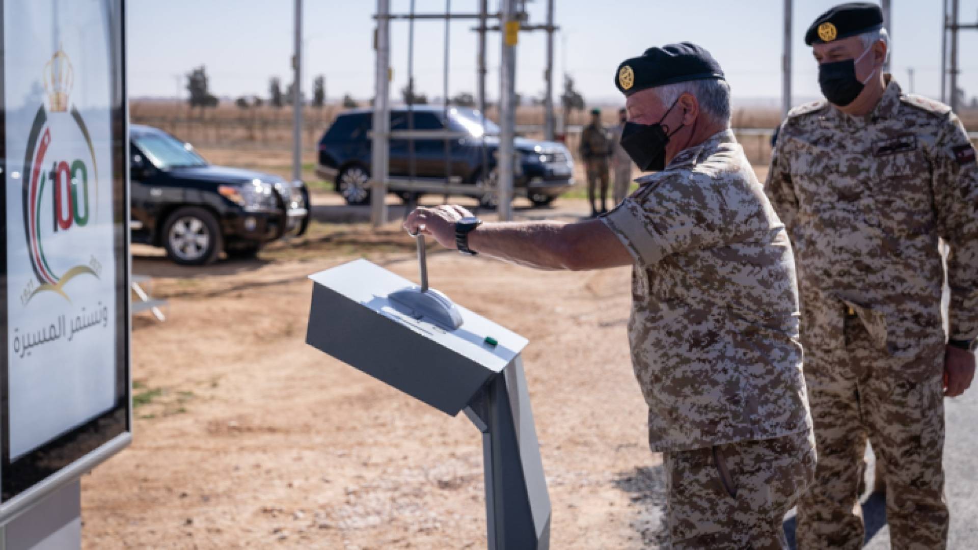 الملك يفتتح مبنى كلية سلاح الجو الملكي الجامعية التقنية