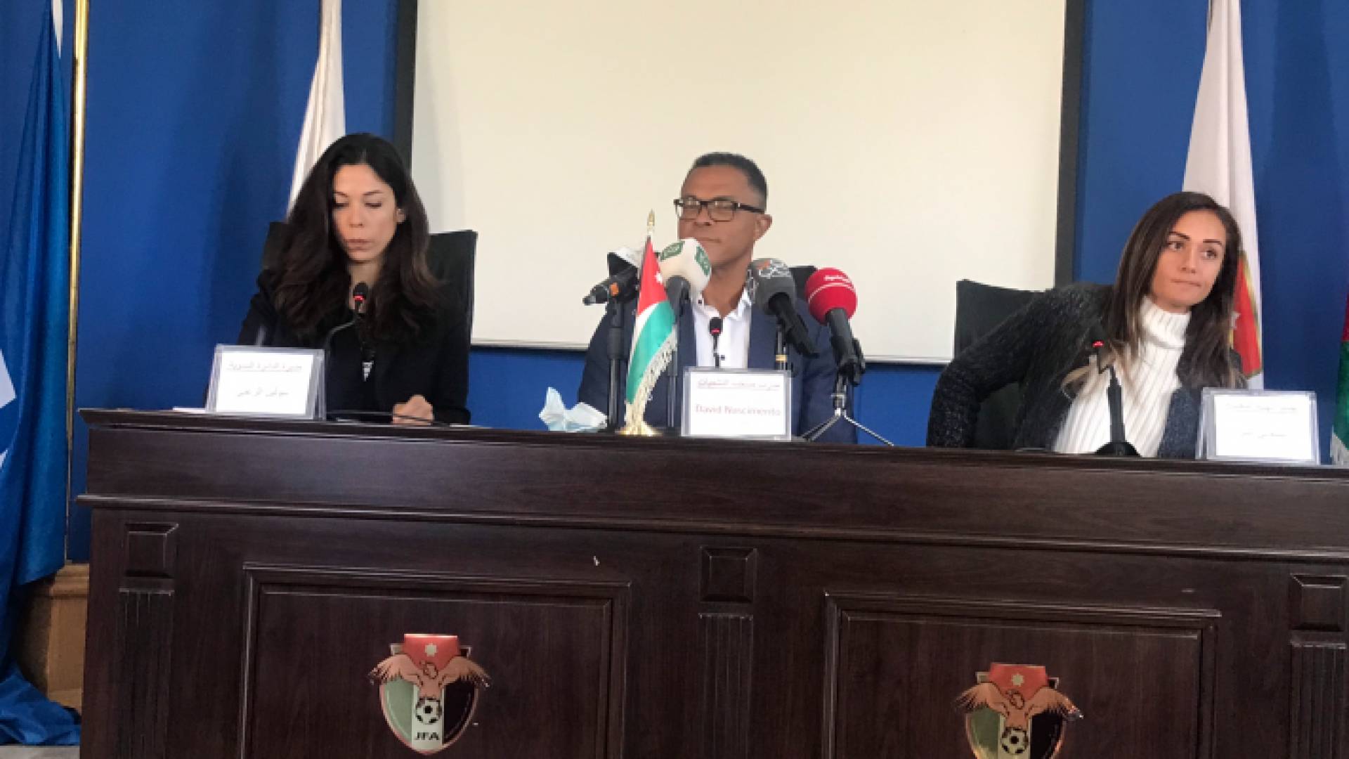 مدرب منتخب السيدات يشرف لأول مرة على تدريب فريق نسوي