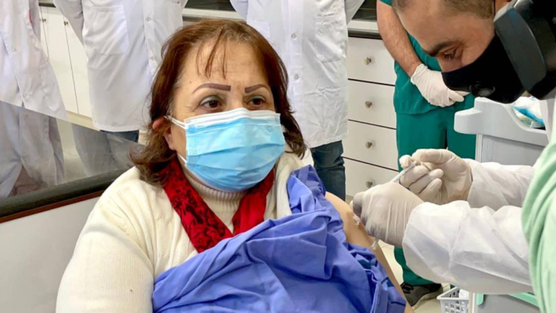 فلسطين تبدأ حملة التطعيم ضد فيروس كورونا