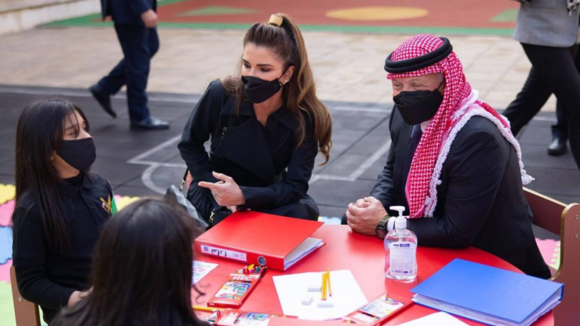 من زيارة الملك والملكة الى موسسة الحسين الاجتماعية للايتام