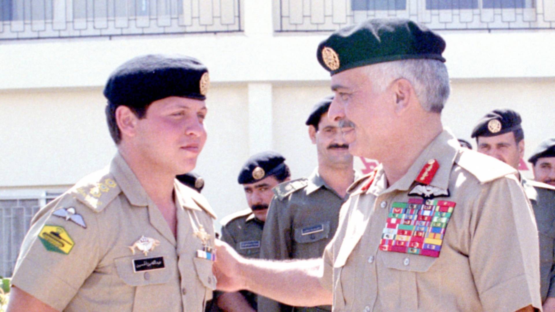 في يوم الوفاء والبيعة .. الديوان الملكي يستذكر مسيرة بناء الوطن