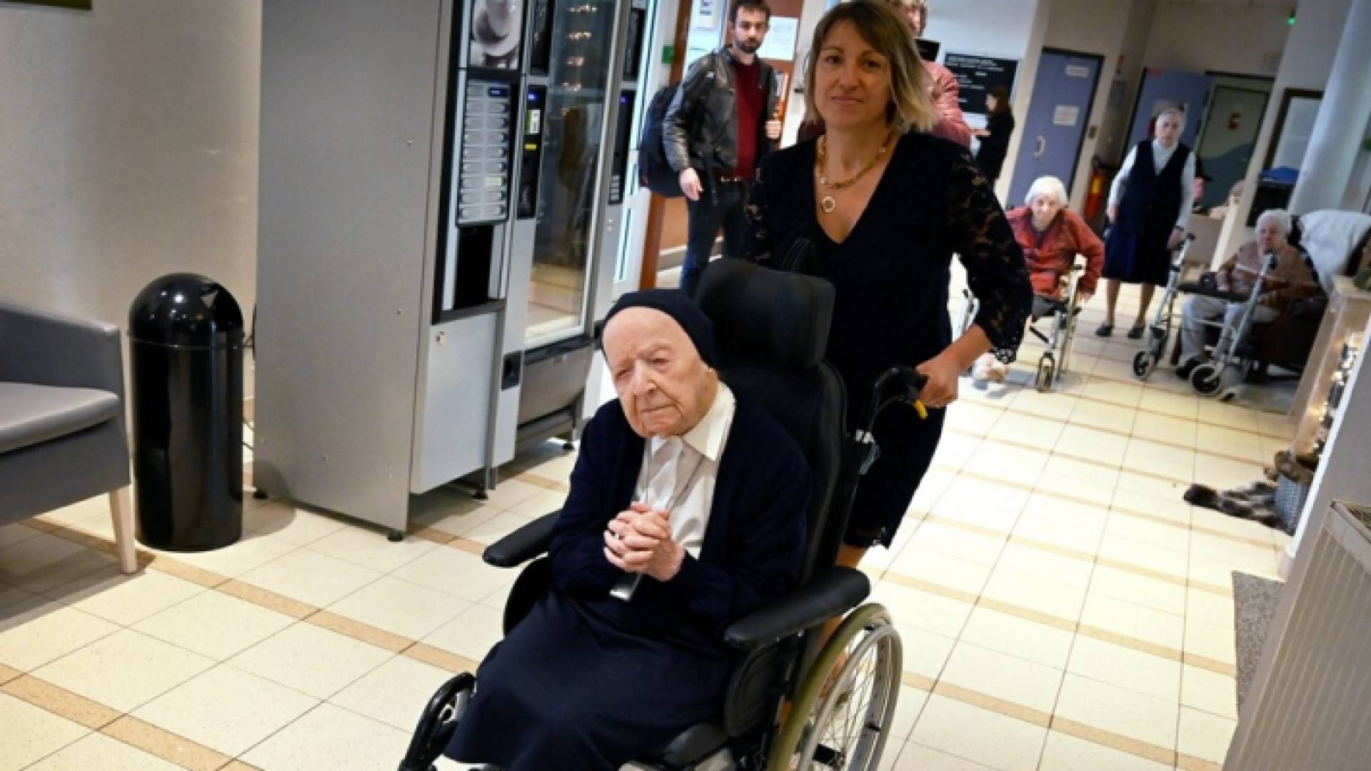 شفاء أكبر معمرة في أوروبا من كورونا قبل عيد ميلادها الـ 117