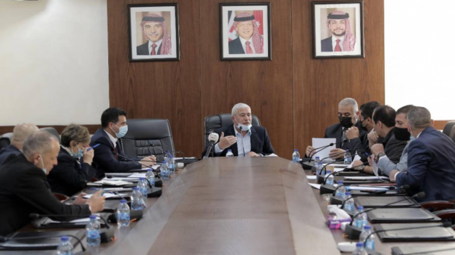 خلال الاجتماع