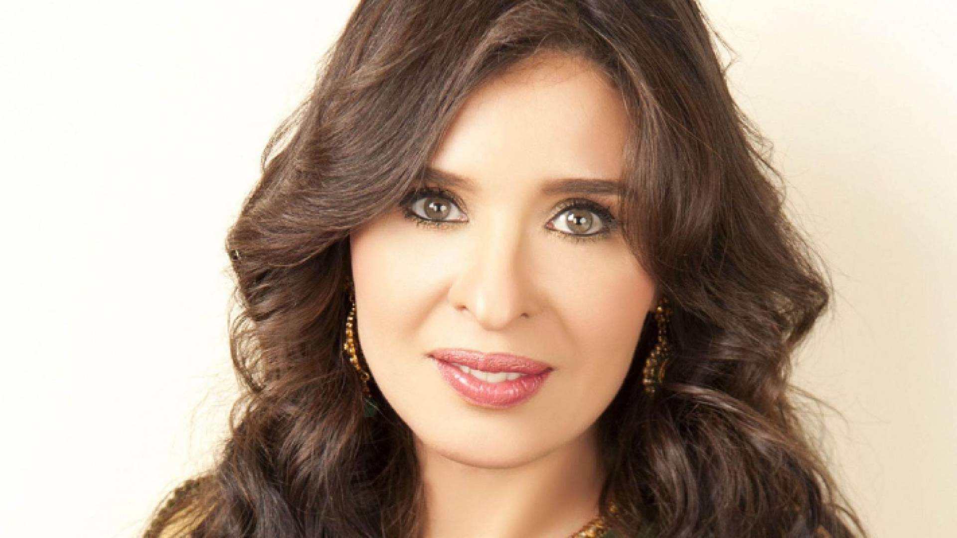 الفنانة الاستعراضية المصرية دينا