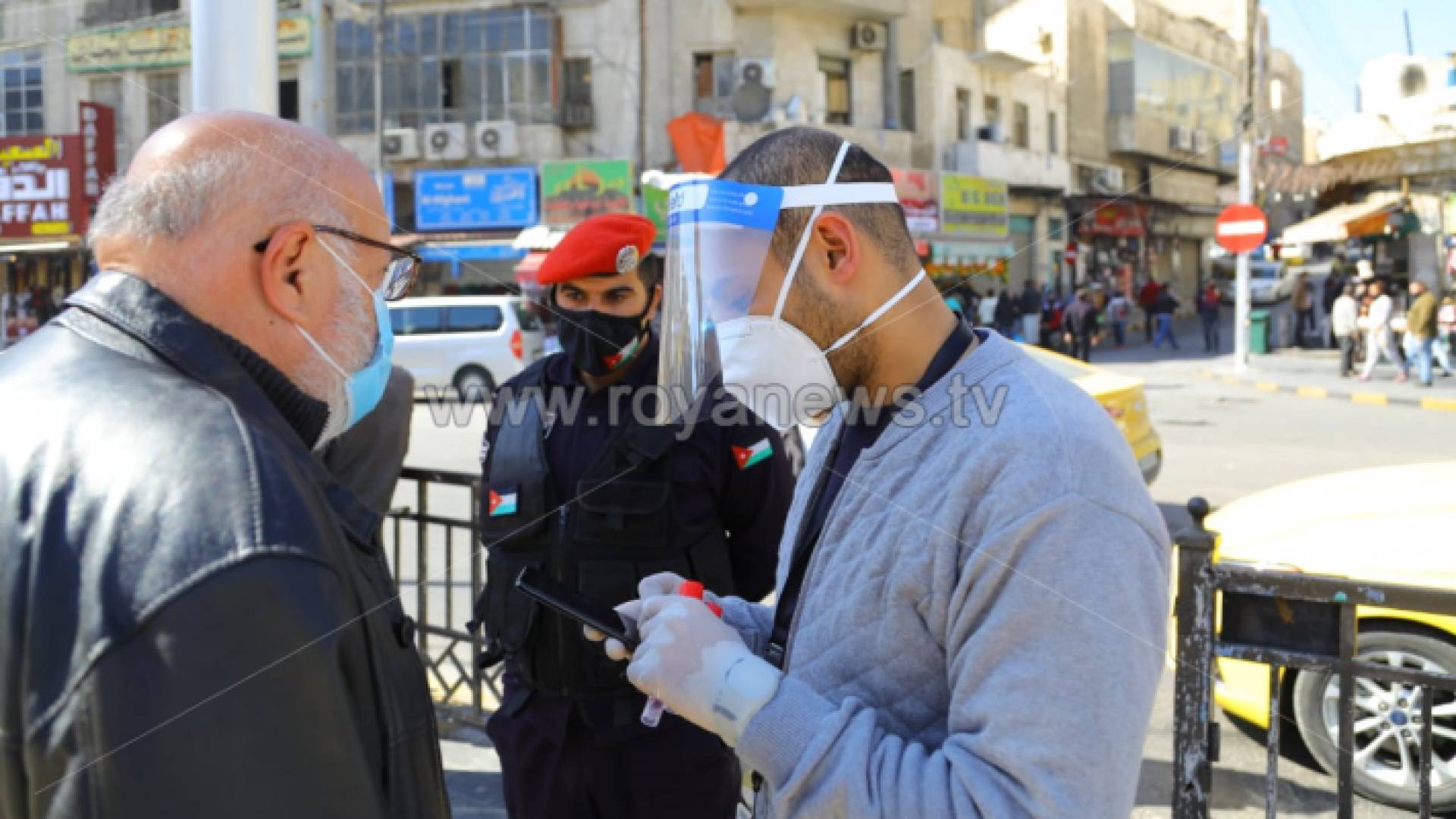 خلال إجراء فرق التقصي الوبائي فحوصات في العاصمة عمان